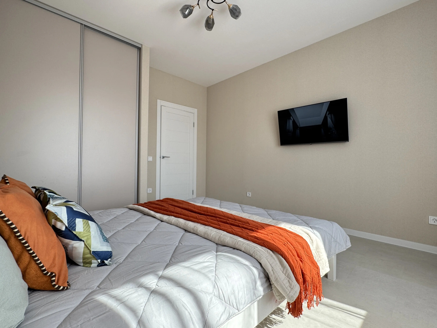 Квартира Евро 2-ком Гусарская 12-55 КакДома напротив Аэропорта