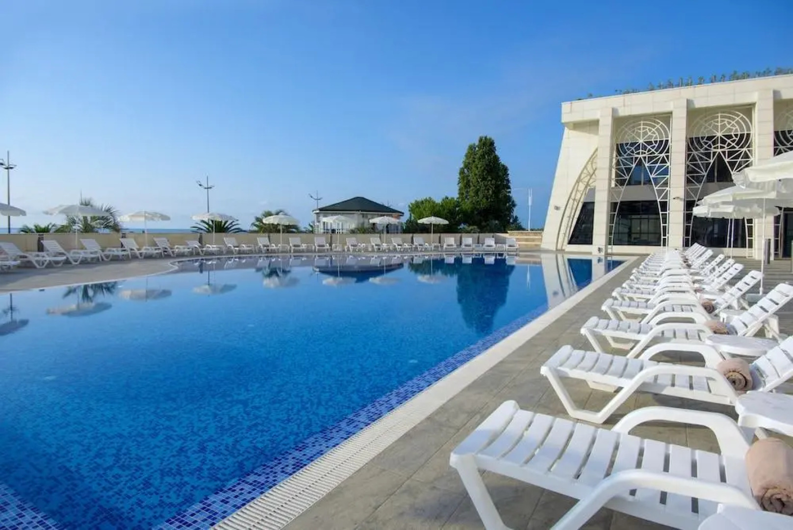 The Grand Gloria Отель