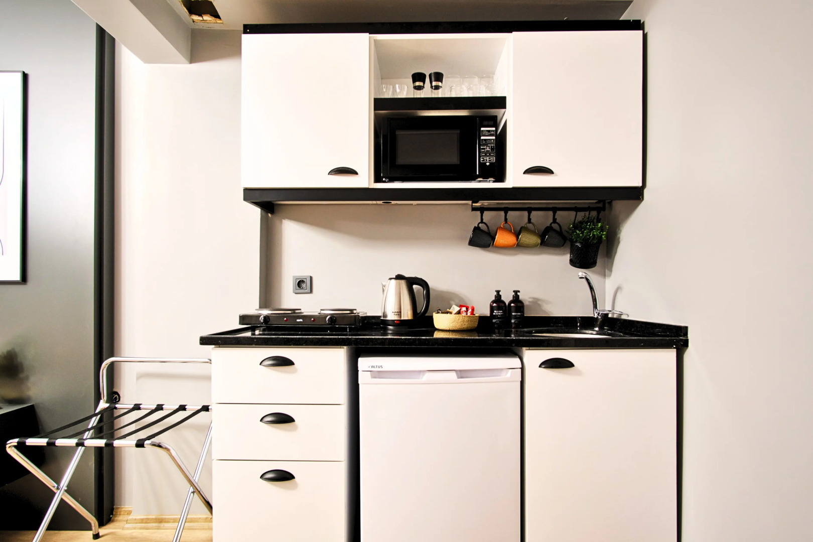 Отель TAKS-INN Suites