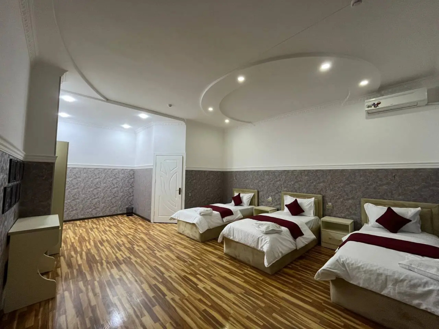 Отель HOME ALONE