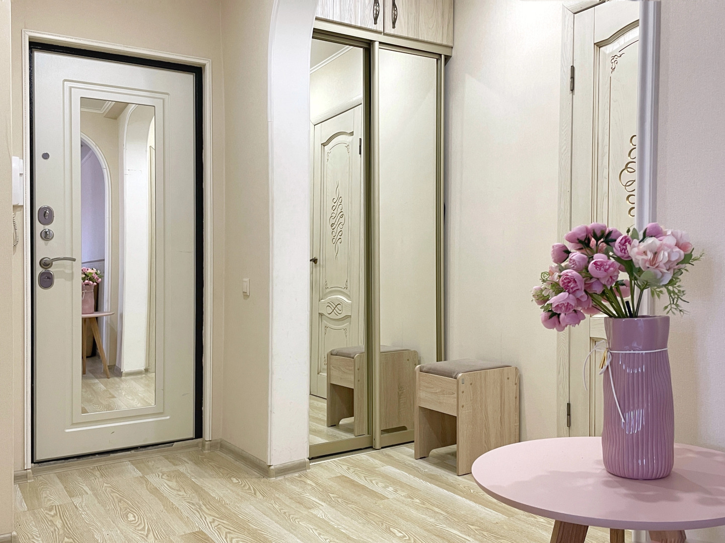 Квартира Шикарная в Центре Города с Двумя Спальнями