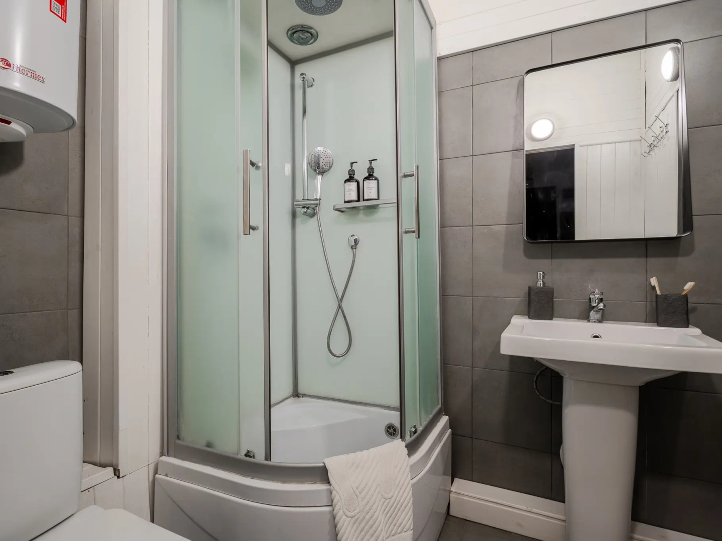 Апартаменты Кварт-Отель, Бережковская Набережная 12