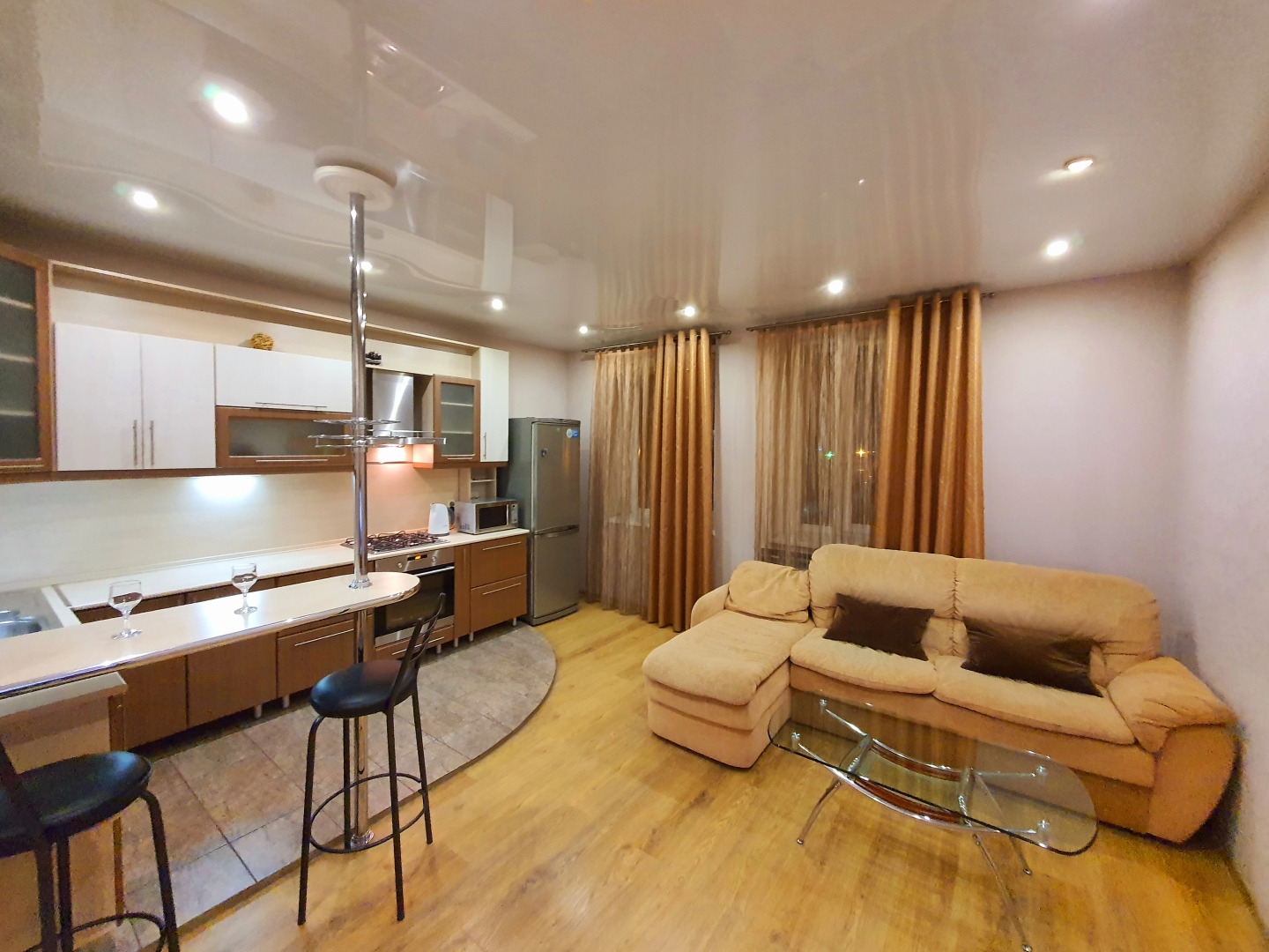 Апартаменты на Челюскинцев 7