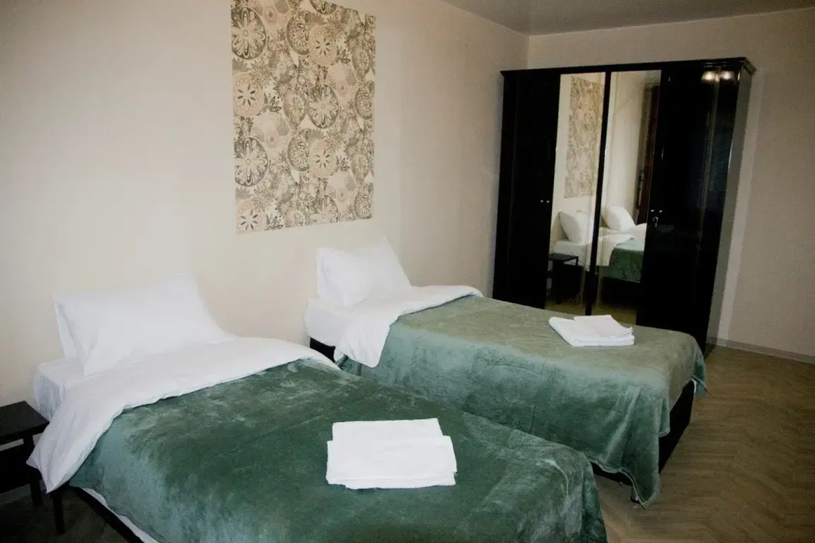 Апартаменты двухкомнатные ЛЮКС у ДК Металлургов. Барбарис