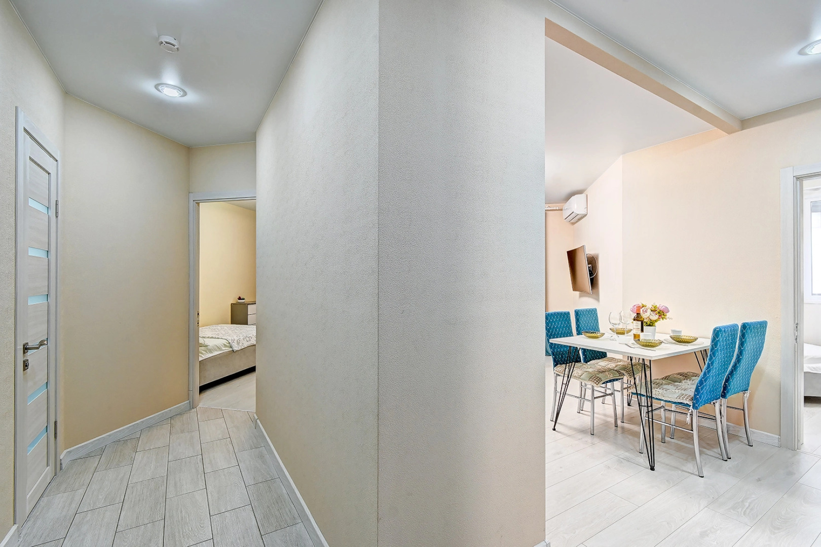 Апартаменты Morskaya Simfonya-2 евро трехкомнатные с балконом бассейном на территории