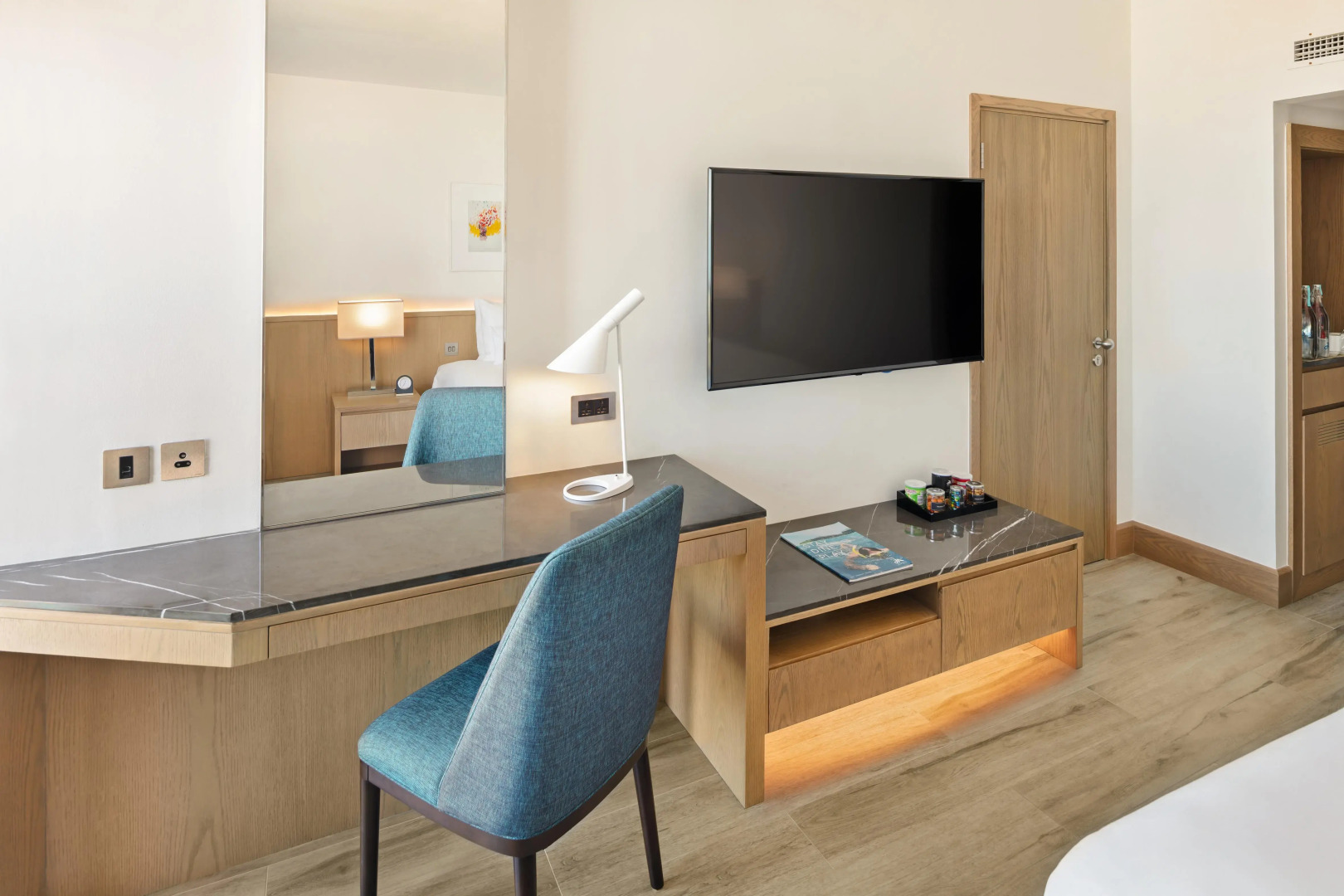 Курортный отель JA The Resort - JA Beach hotel