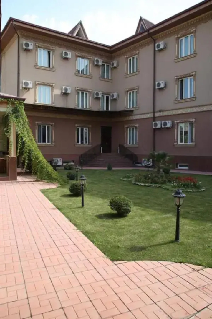 Отель Grand Nur