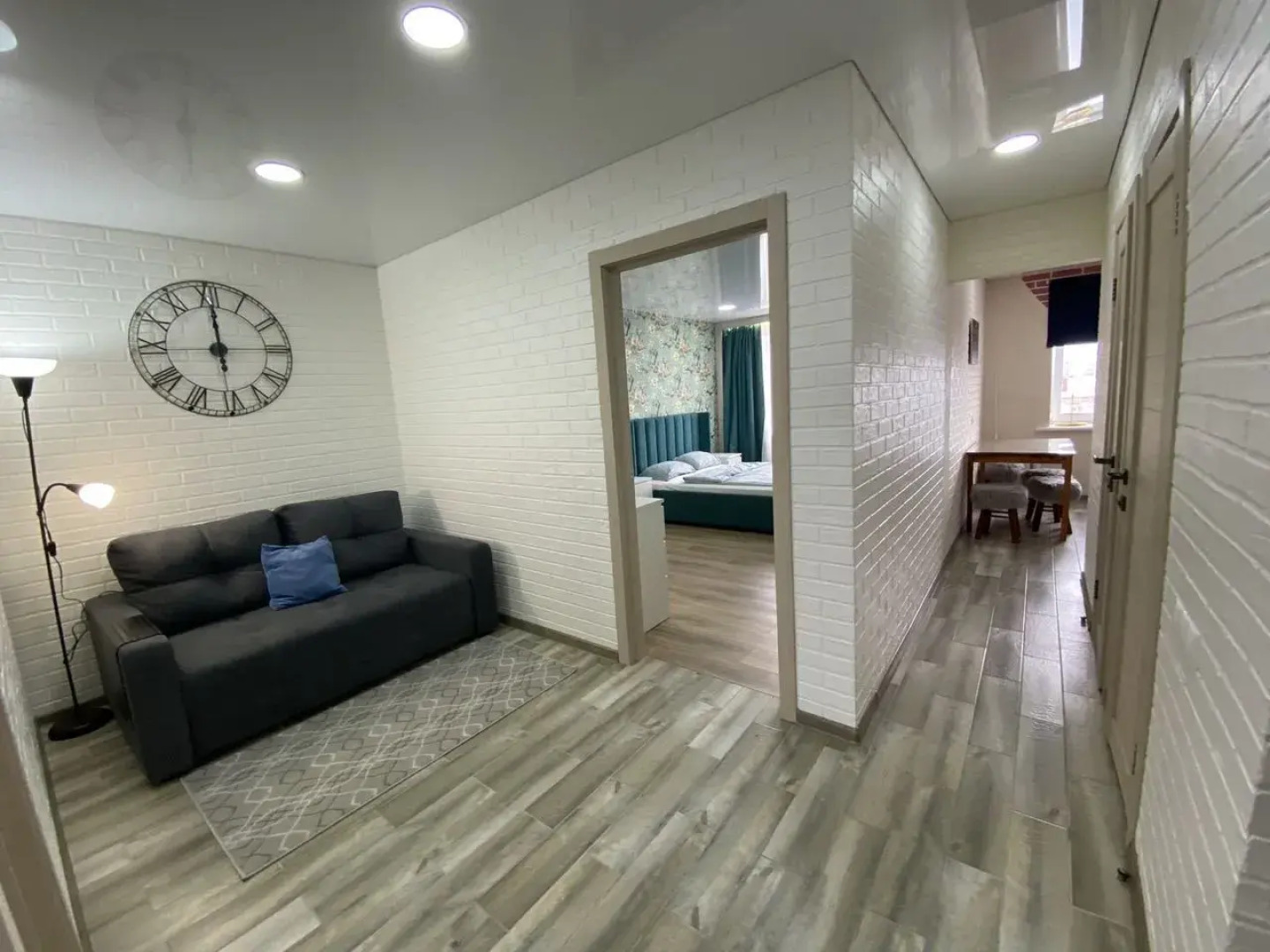 Квартира четырехкомнатная на Цюрупы, 84