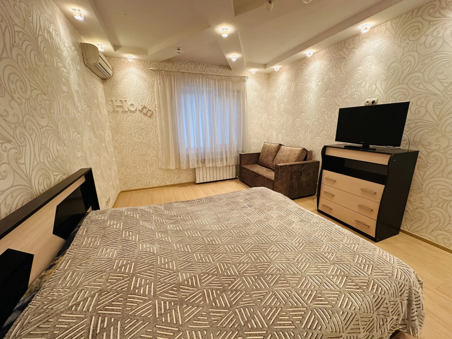 Квартира Хрустальная 37к1