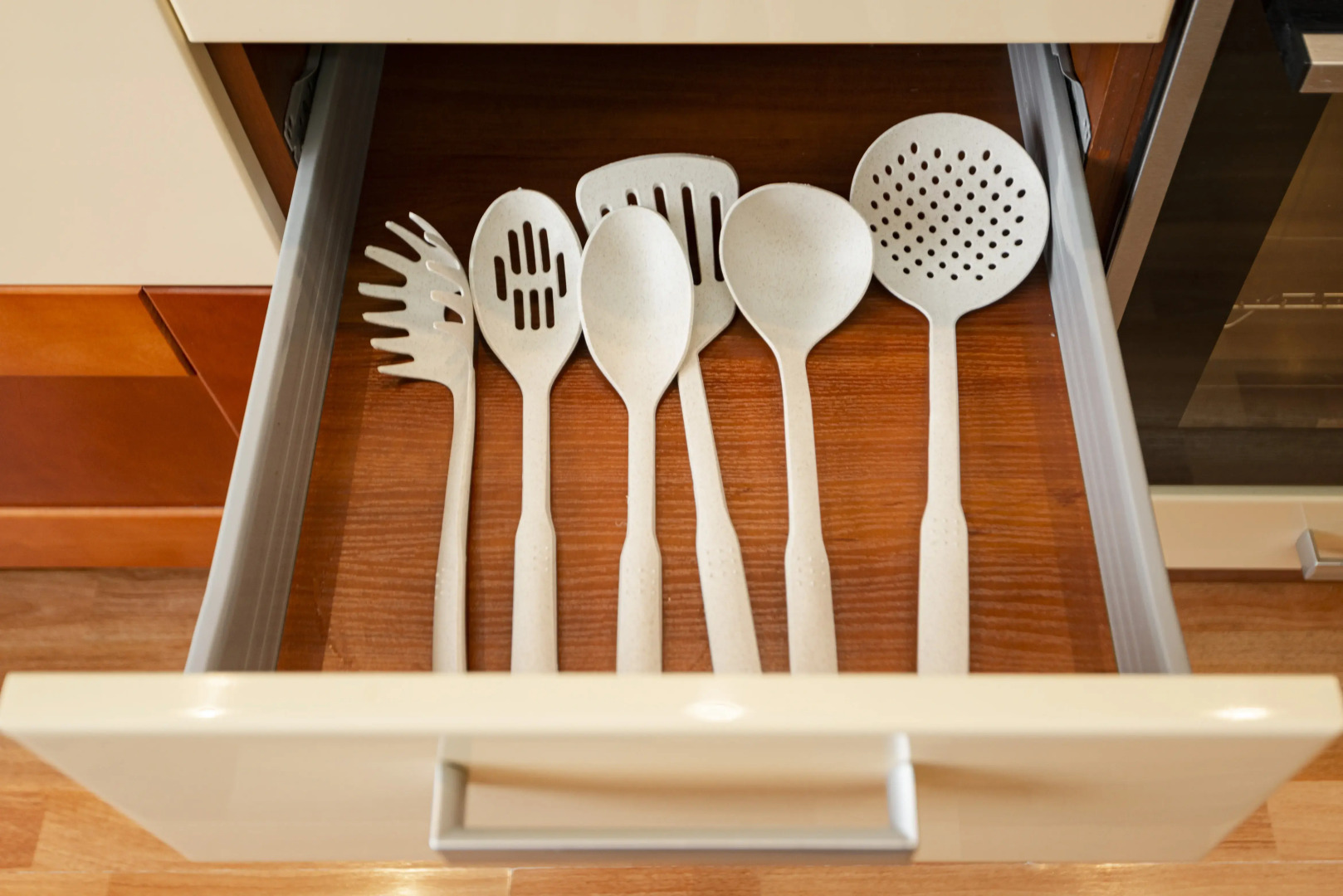 Квартира 3-к просторная недалеко от МНТК на пр.9-ой Пятилетки от RentAp, 6 сп.мест