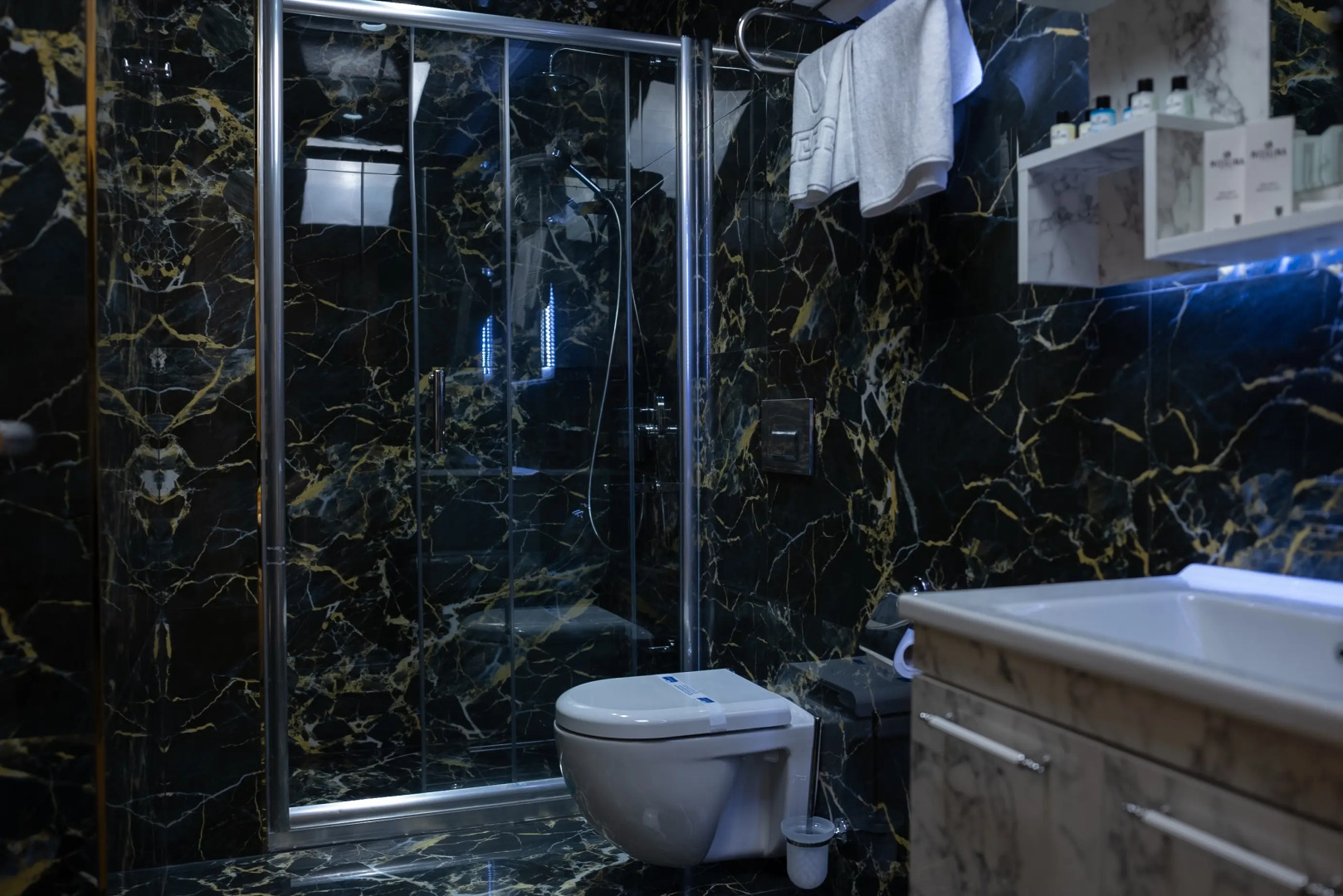 Отель Golden River By Continent Collection