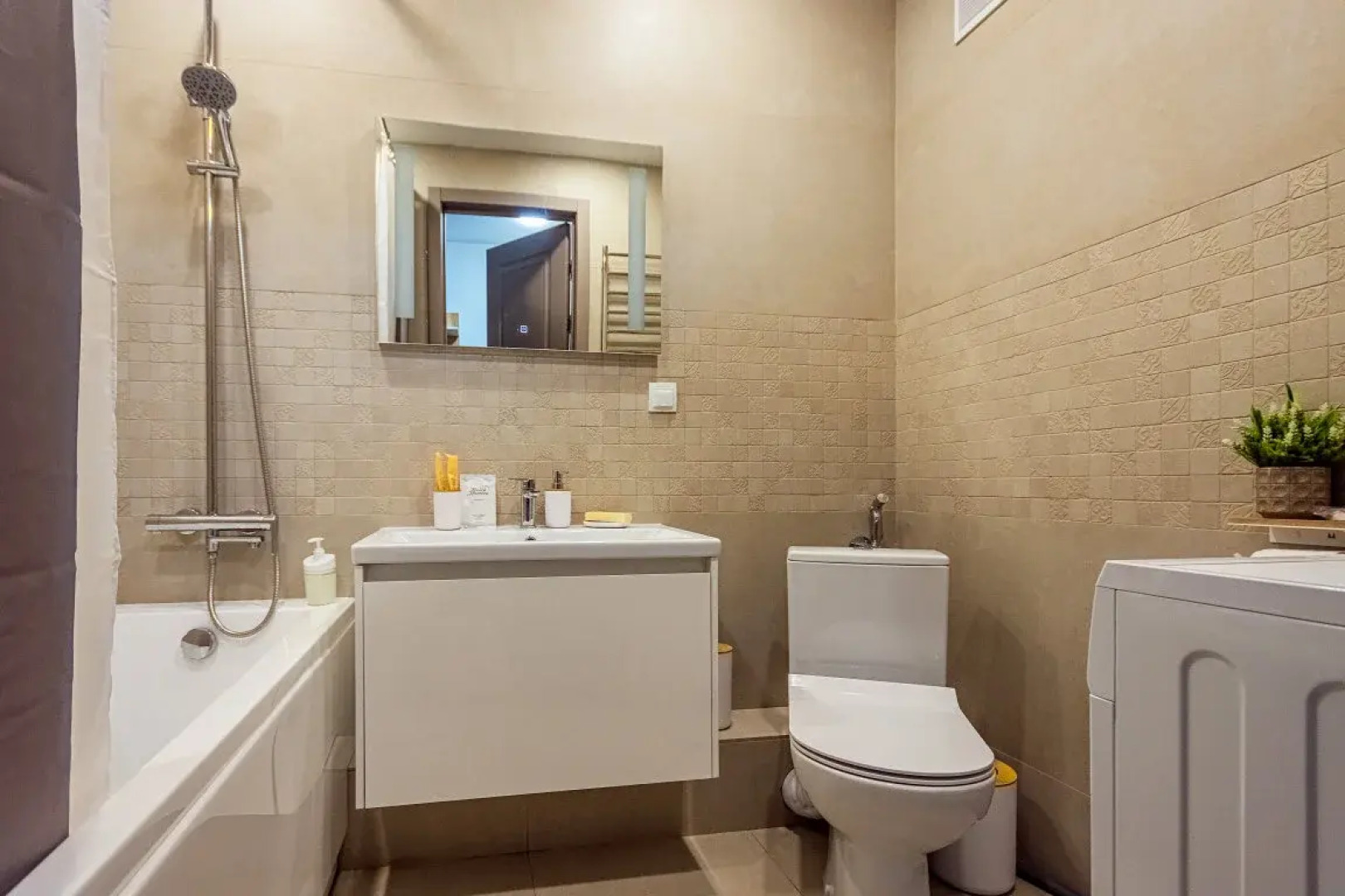 Квартира Сеть Апартаментов ЧемодаНН на 6 этаже с Красивым Видом