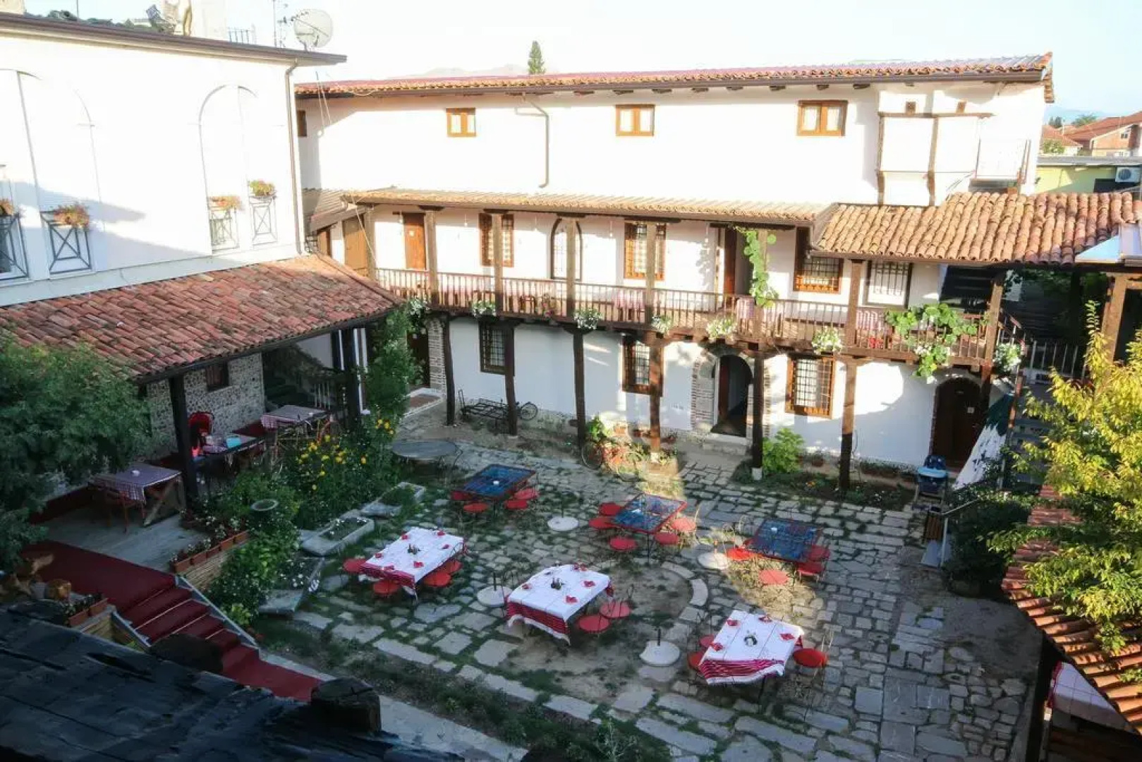 Отель Tradita Geg & Tosk