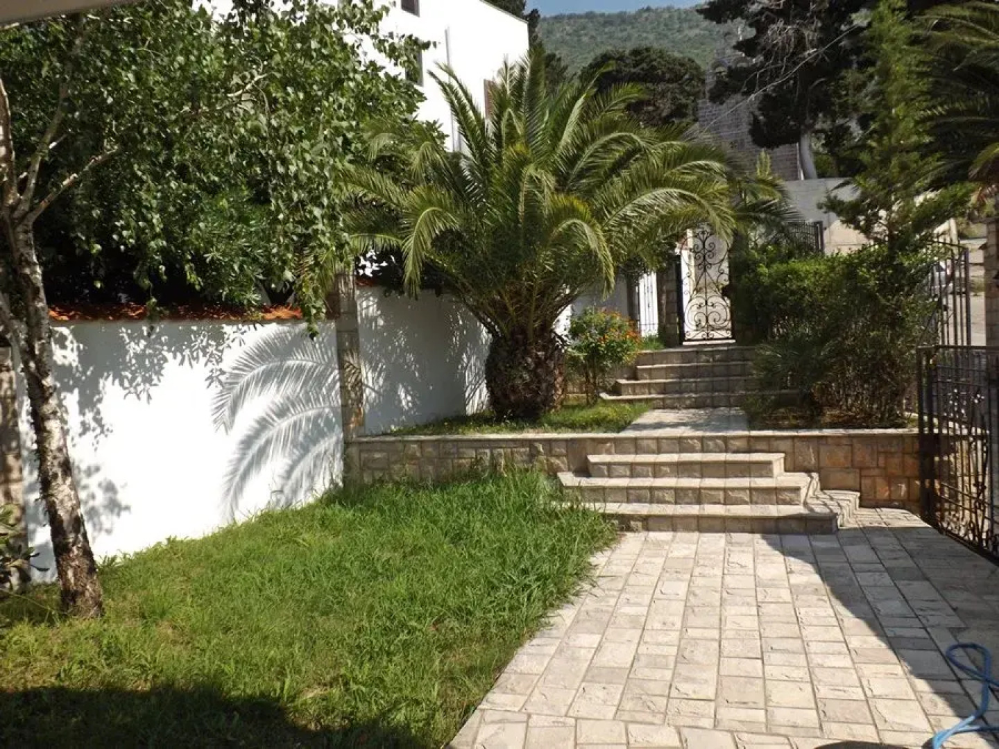 Вилла Petrovac с бассейном 6 спален