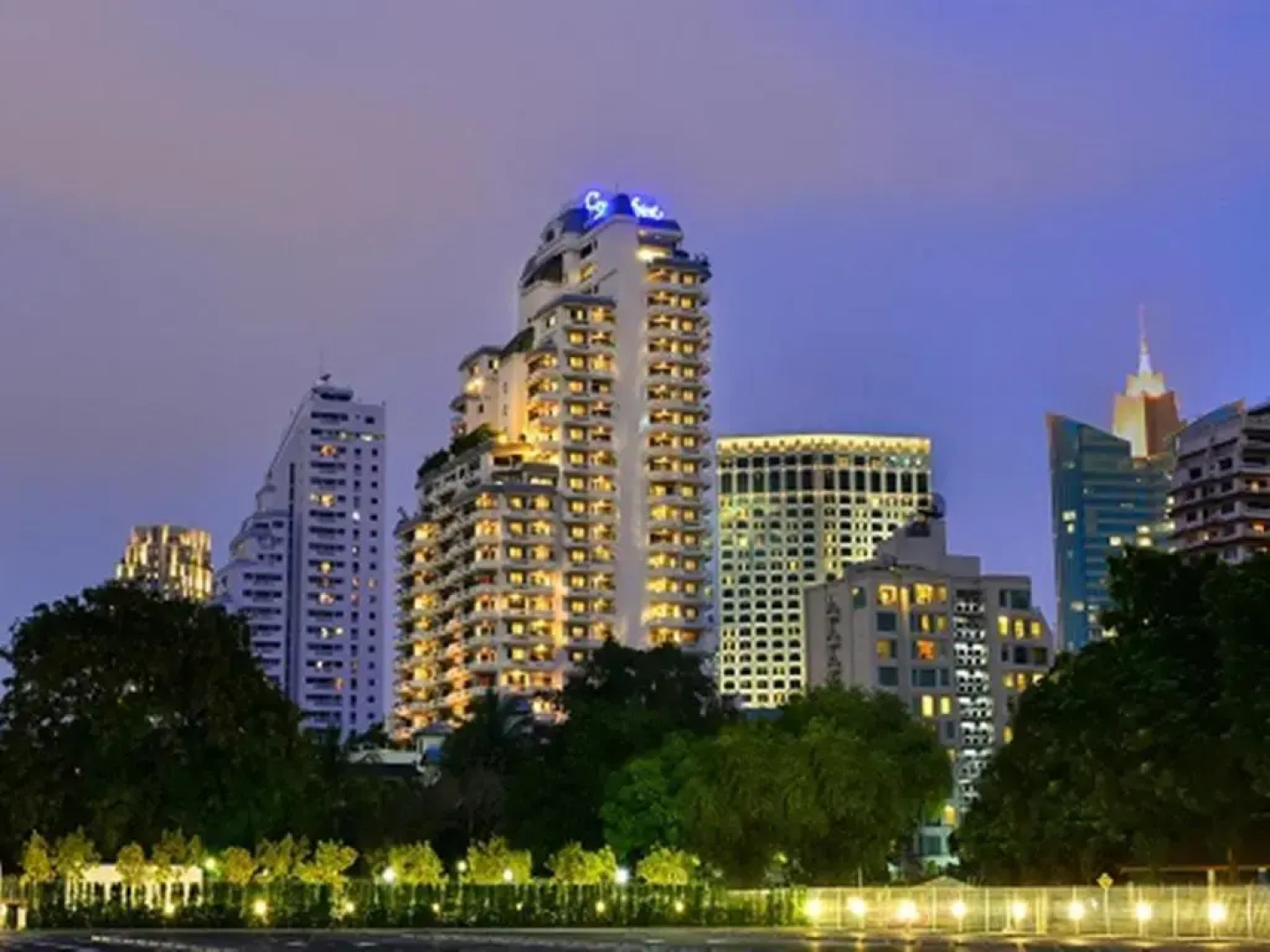 Отель Centre Point Hotel Sukhumvit 10