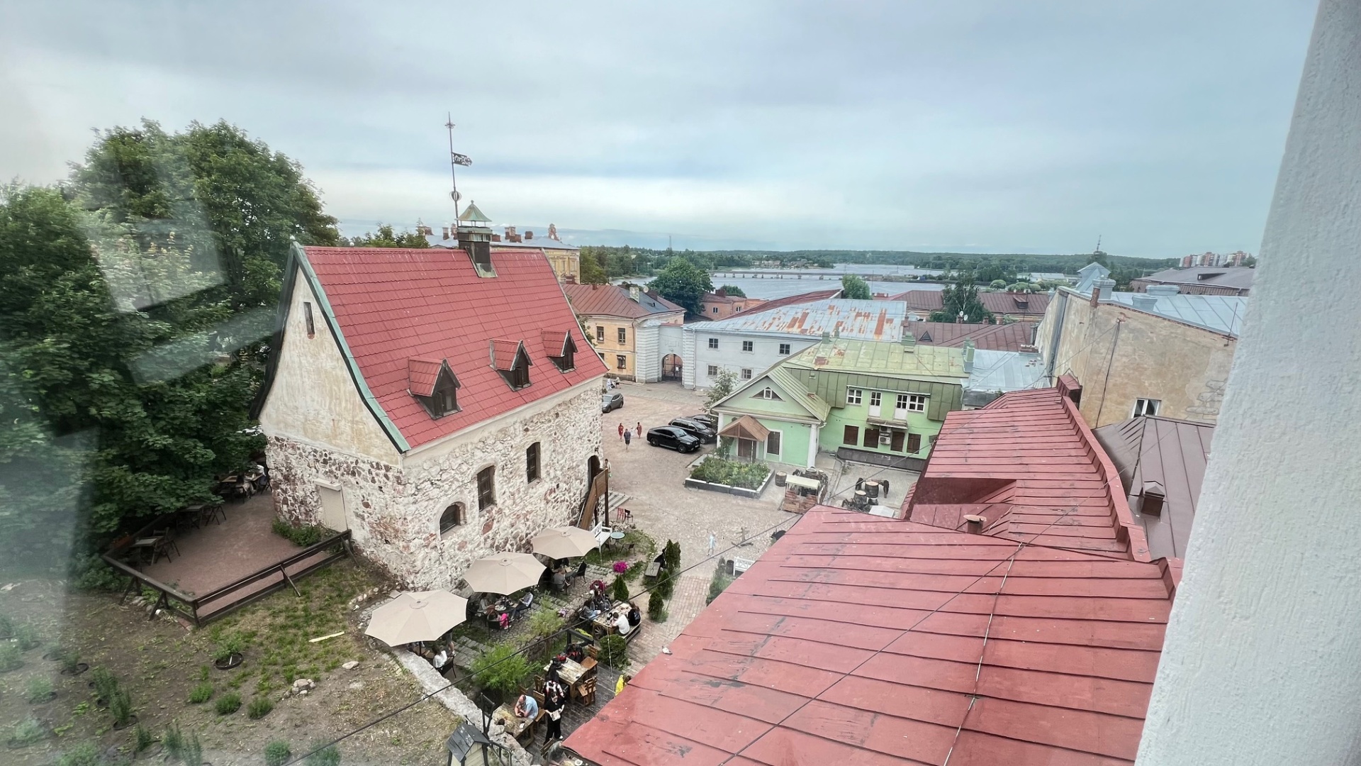 Апартаменты на Краснофлотской с видом на замок