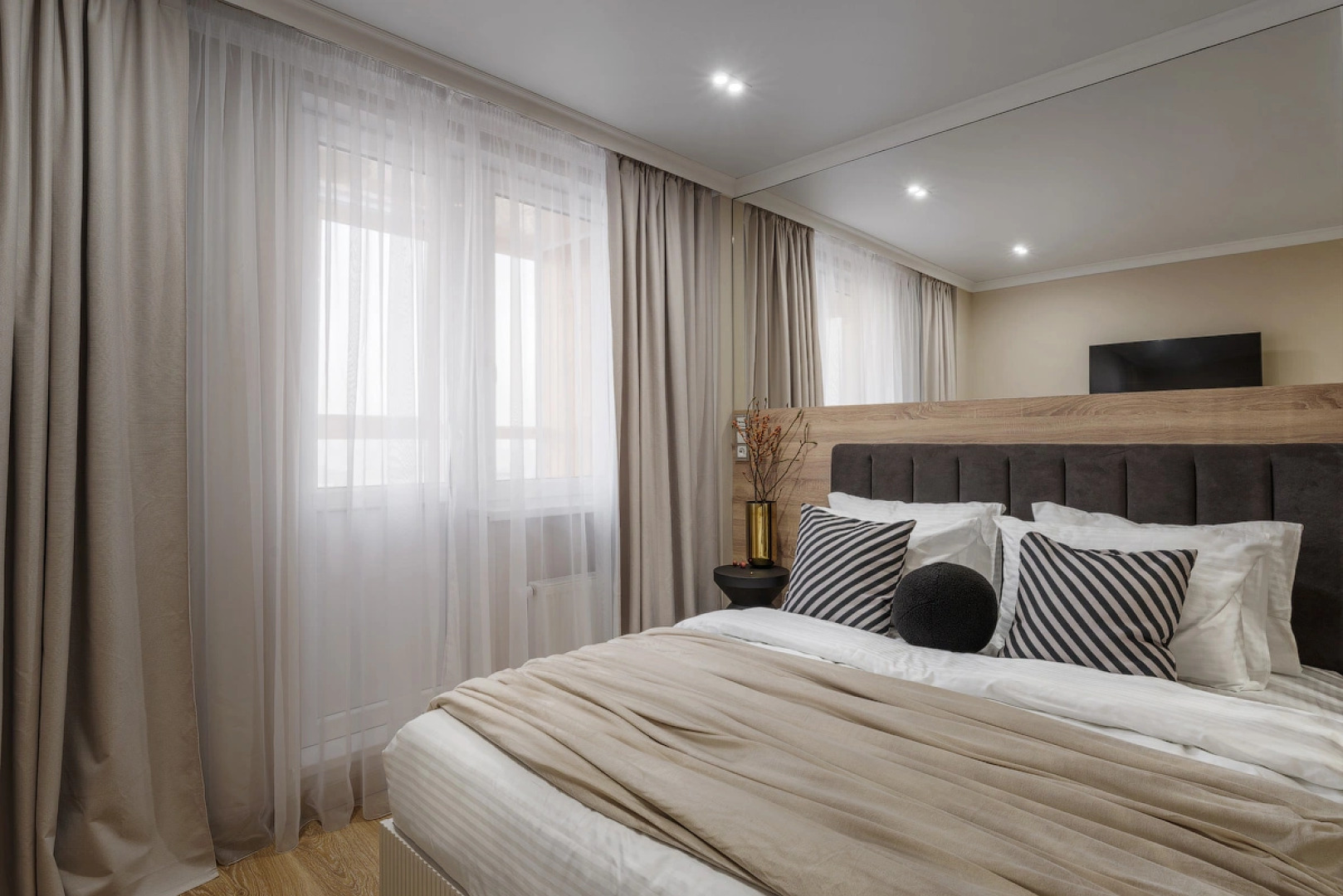 Апартаменты VEROM  в домe БИЗНЕС-КЛAСCА ЖK Aтлант в ЦEНTPЕ города