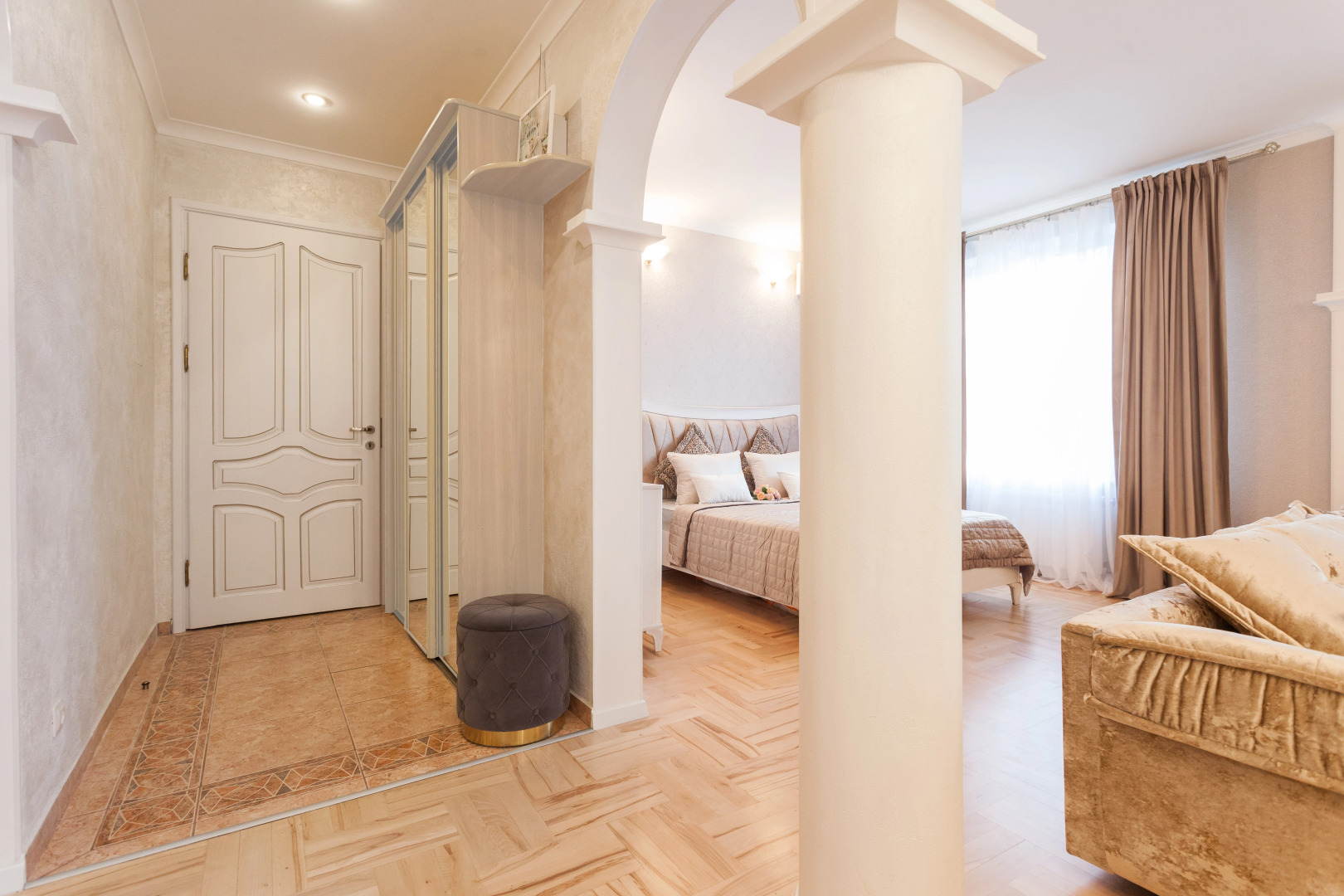 Апартаменты двухкомнатные экстра-люкс в центре