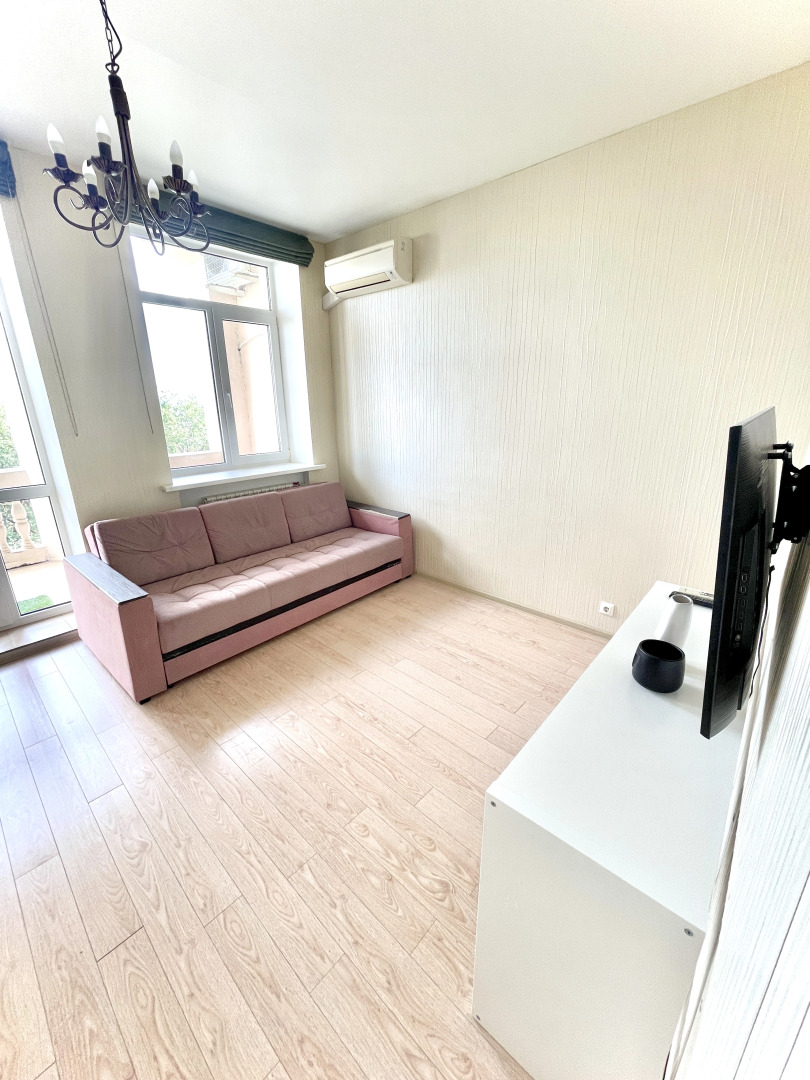 Апартаменты трёхкомнатные в центре города с балконом