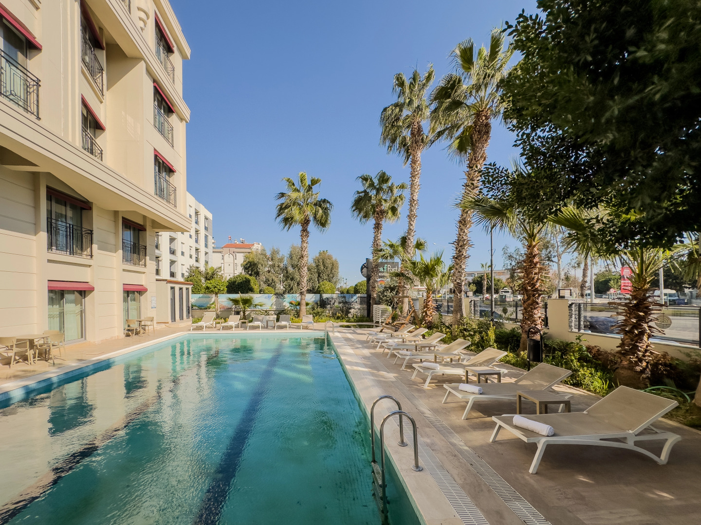 Отель Leaf Port Boutique