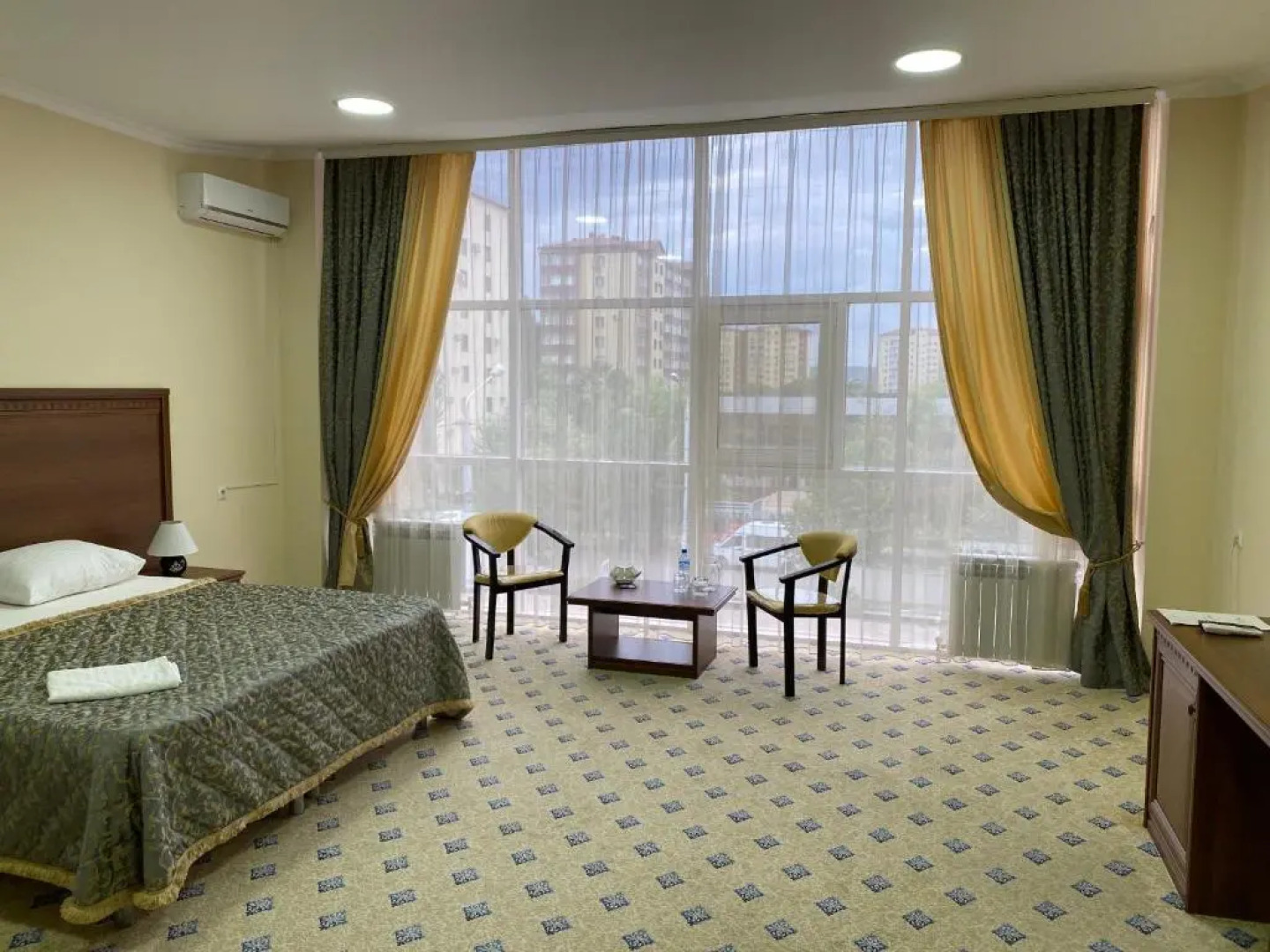 Отель Continent