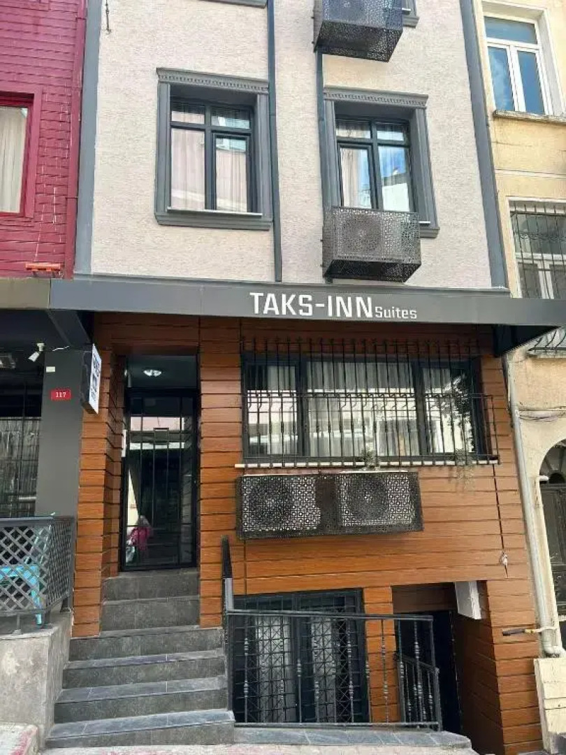 Отель TAKS-INN Suites