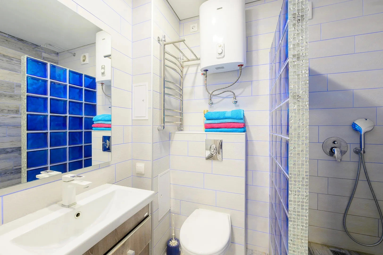 Апартаменты Home Away From Home