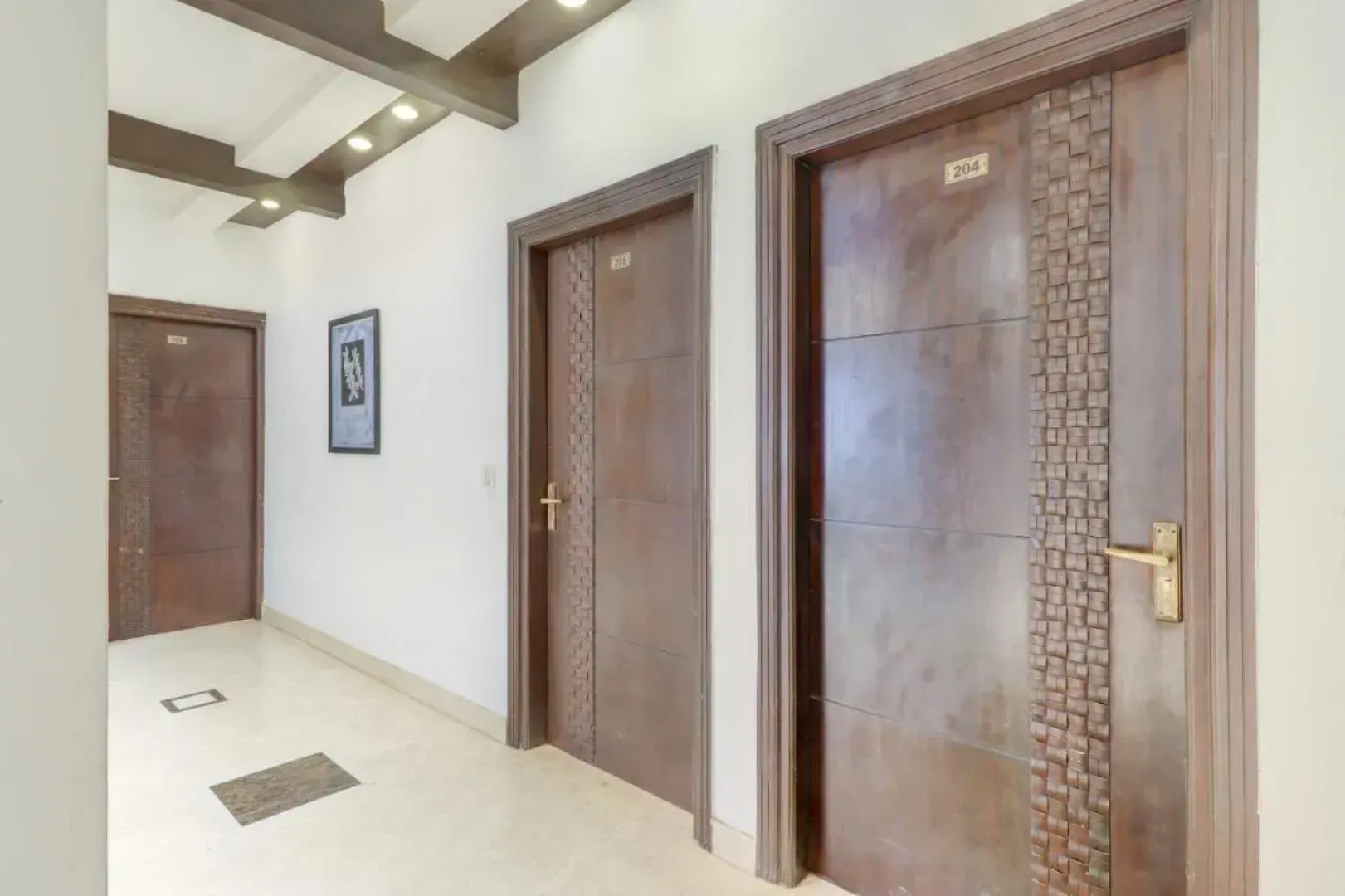 Отель Blue Moon Residency Hotel & Restaurant