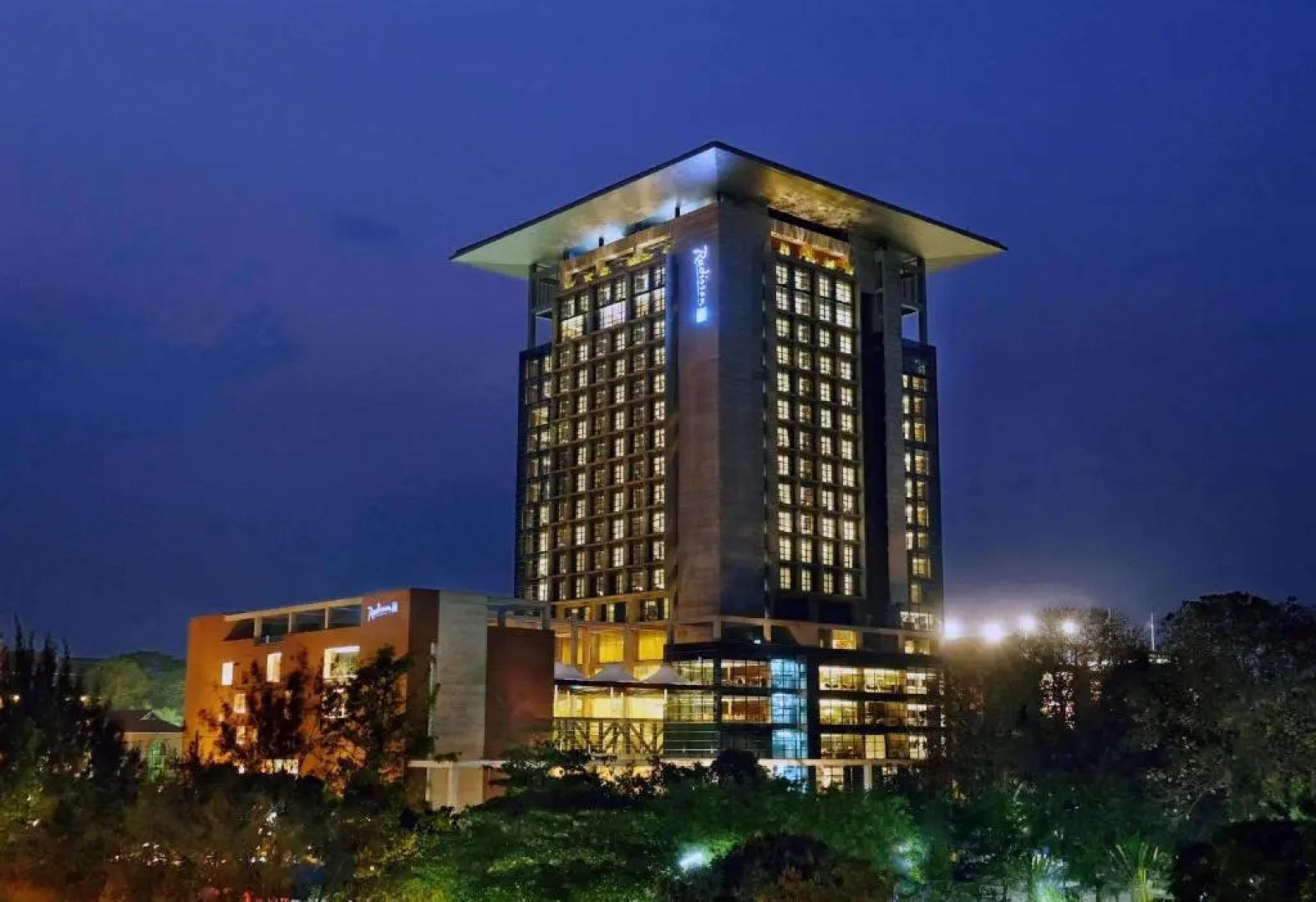 Отель Radisson Blu Chattogram Bay View