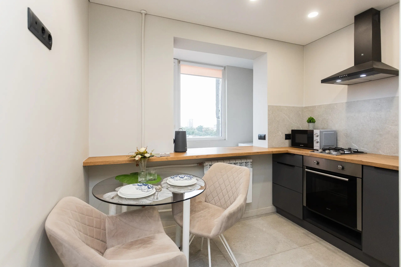 Квартира уютная трехкомнатная с двумя балконами рядом с островом Канта