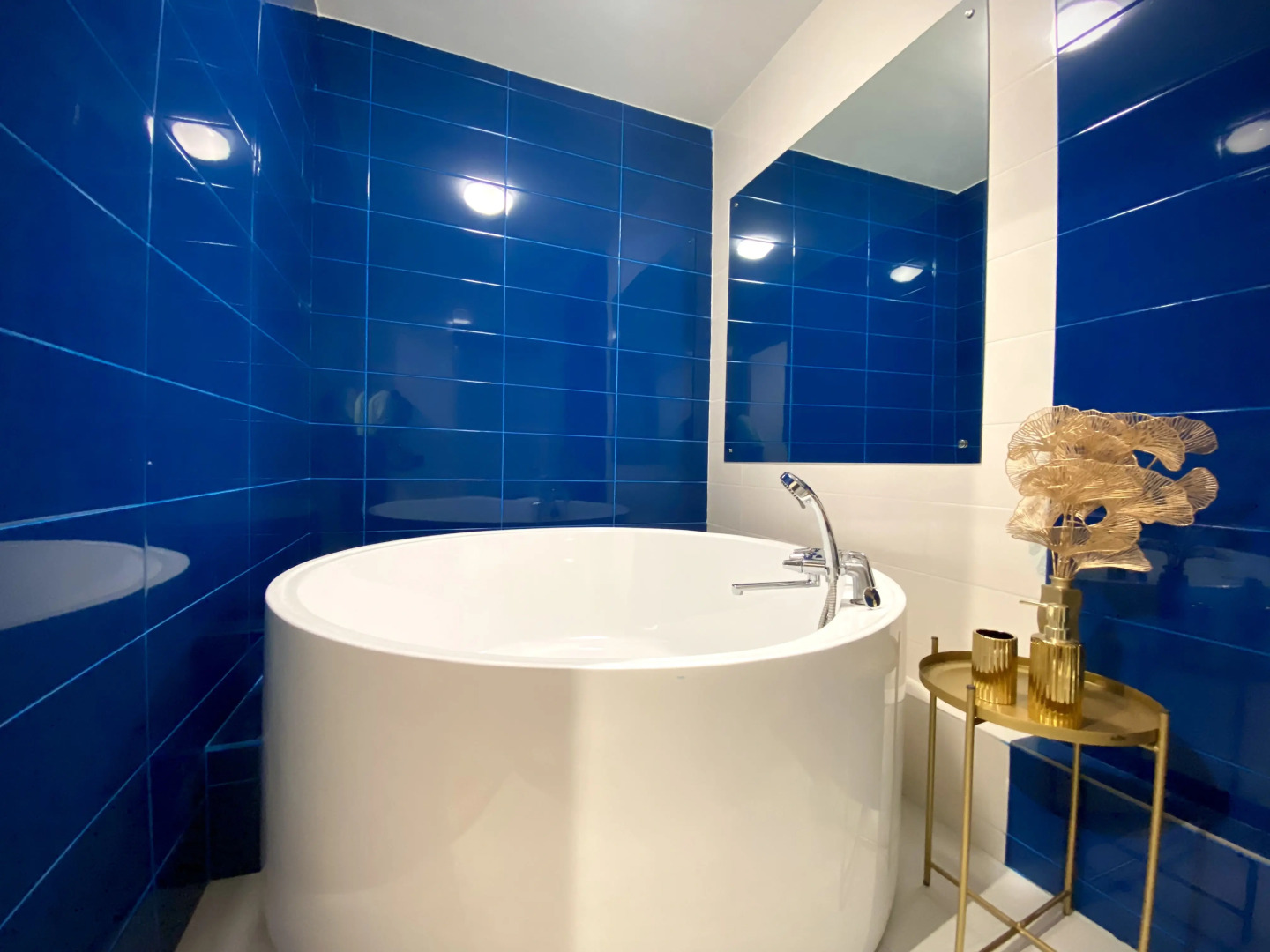 Квартира Студия рядом с набережной с круглой ванной