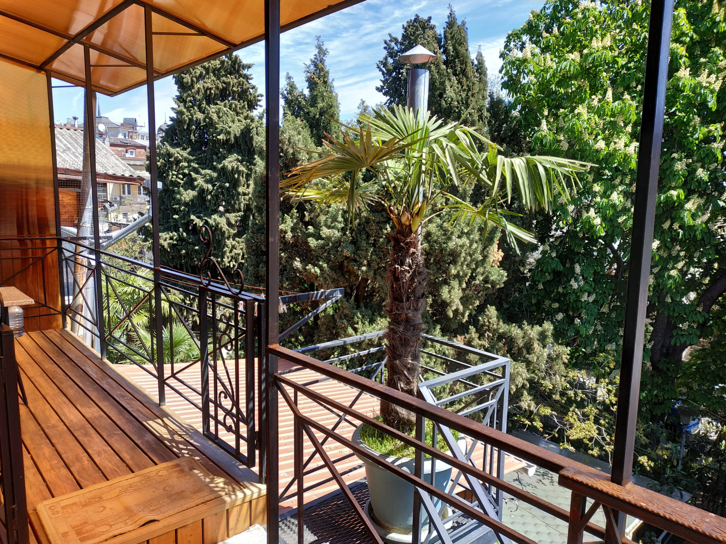 Апартаменты Белый Люкс в Центре Ялты