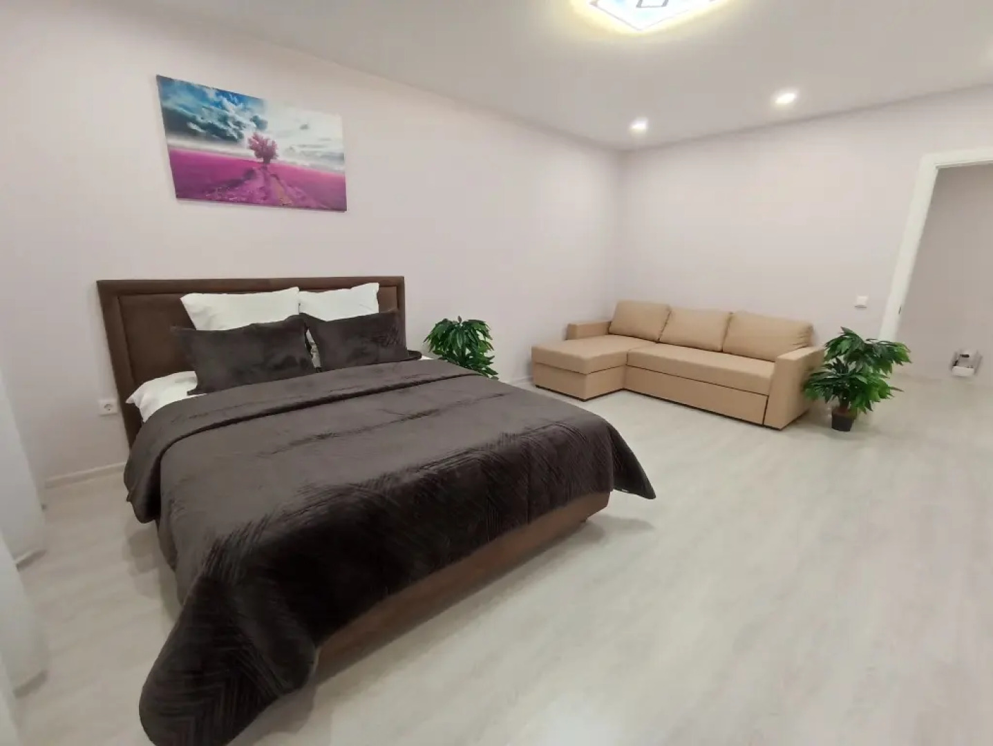 Апартаменты 1-комнатные сети «Все в гости» для 4-х на ул.Кузнецова 97А на 8 этаже