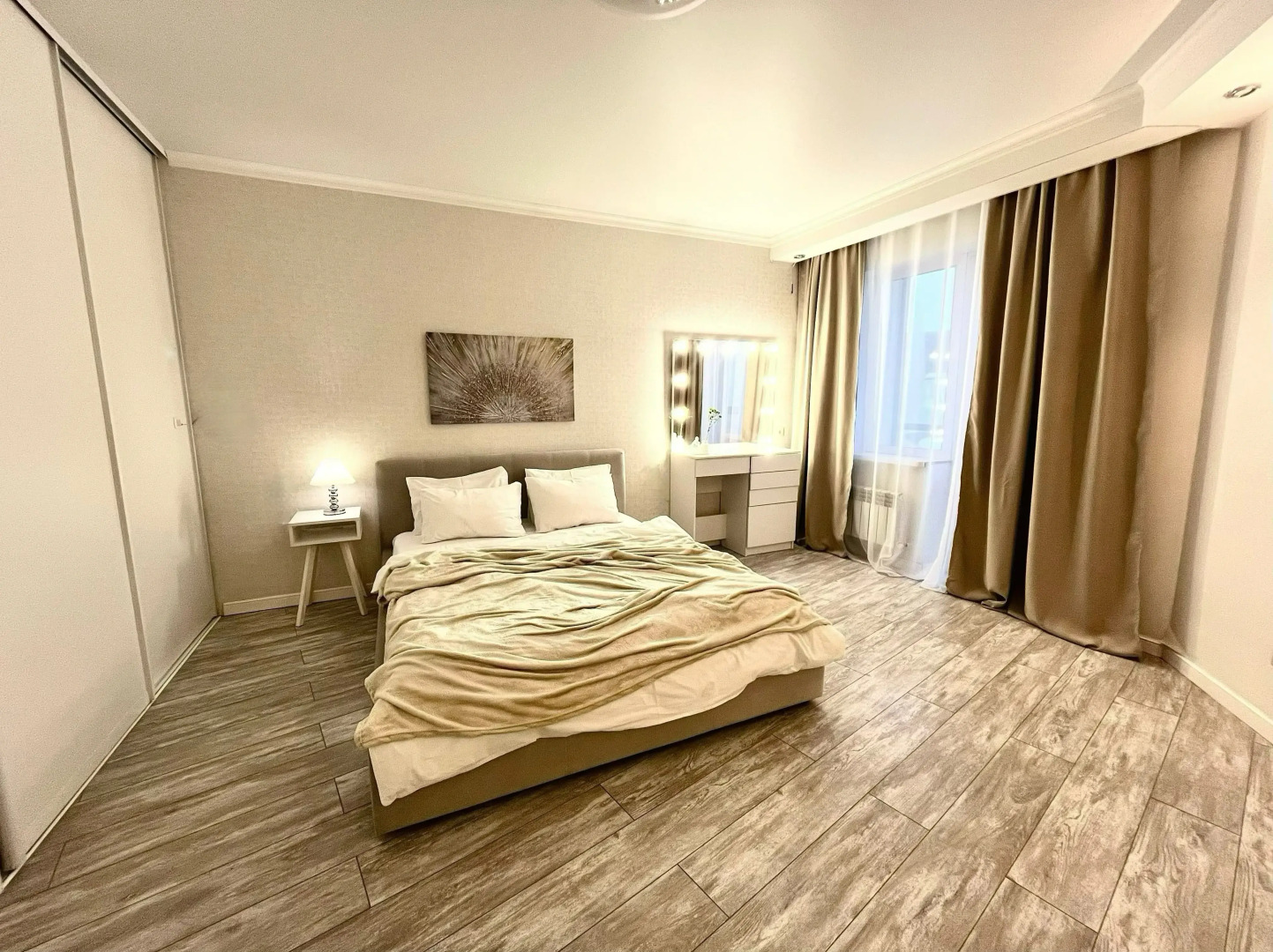 Квартира Неотель мансардная у Чернавского моста, Петровского сквера