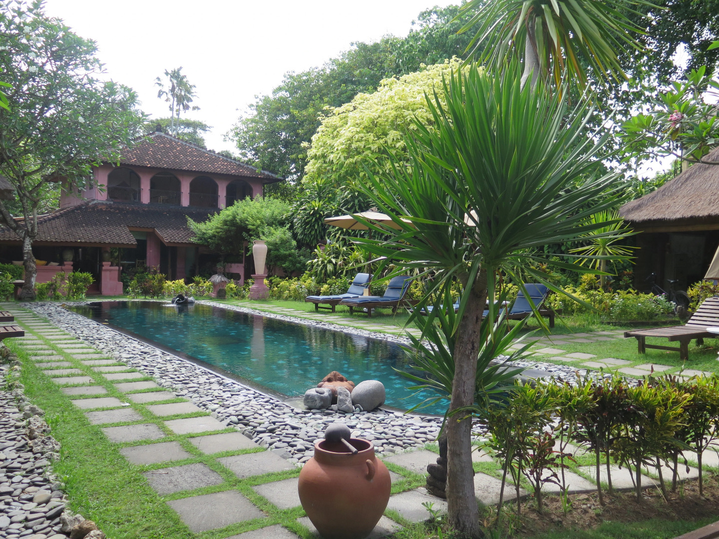 Отель La Taverna Suites