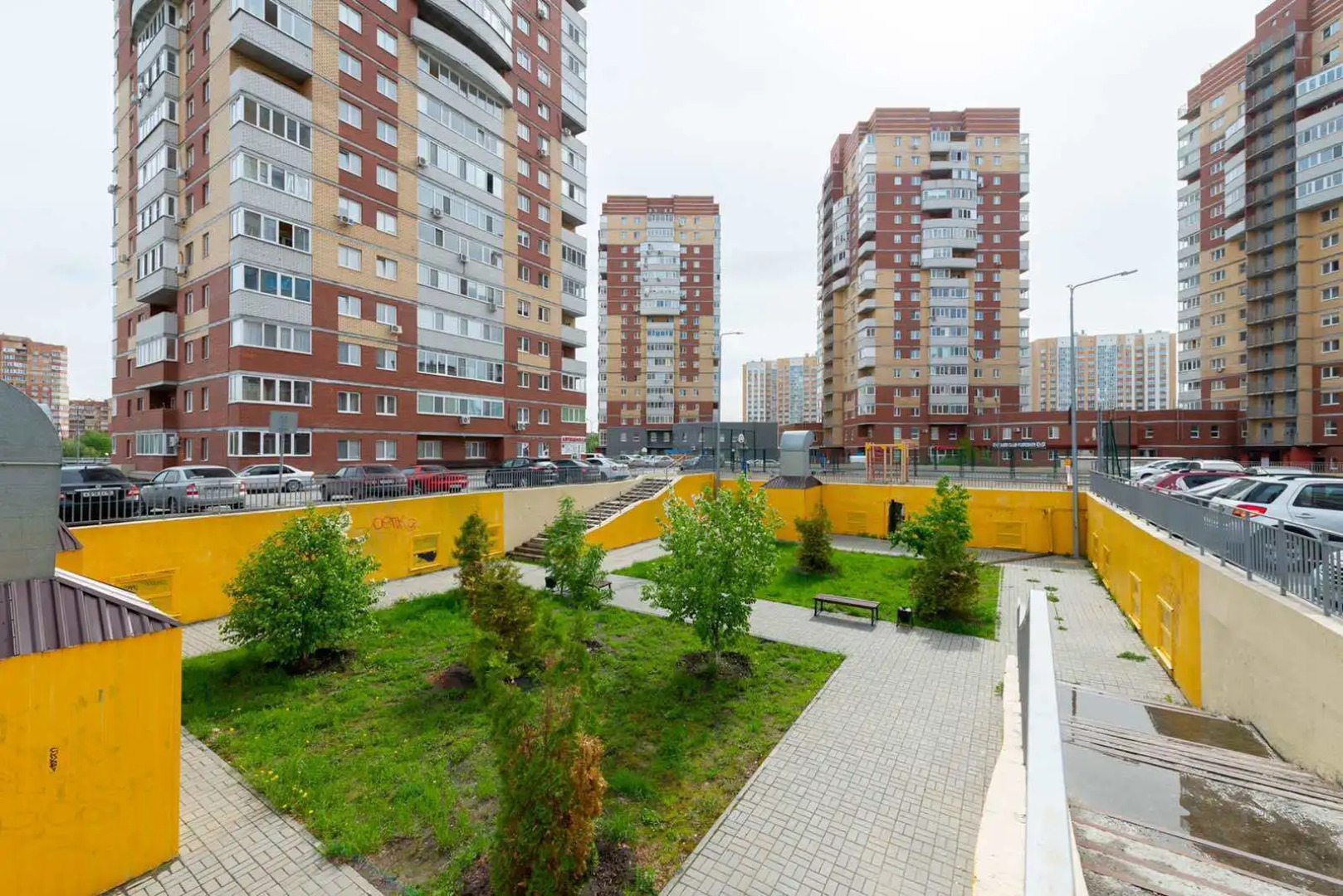 Сакура рядом ТЦ Кристалл