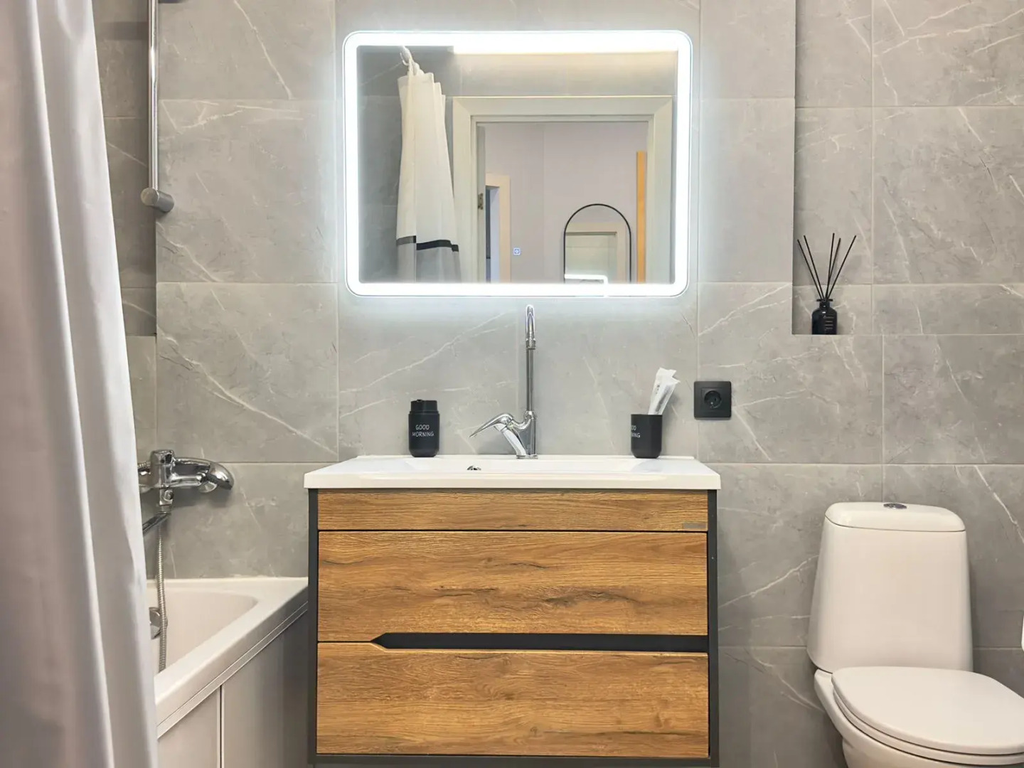 Квартира Премьер Апарт на Татьяны Барамзиной 38