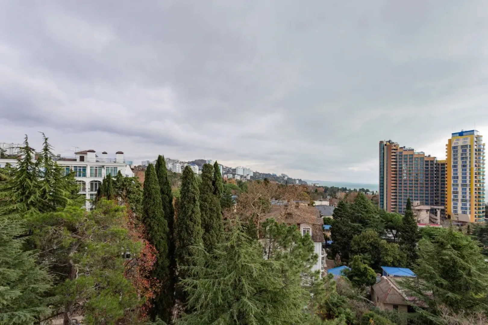 Апартамент Солнечный в центре Сочи у моря с балконом