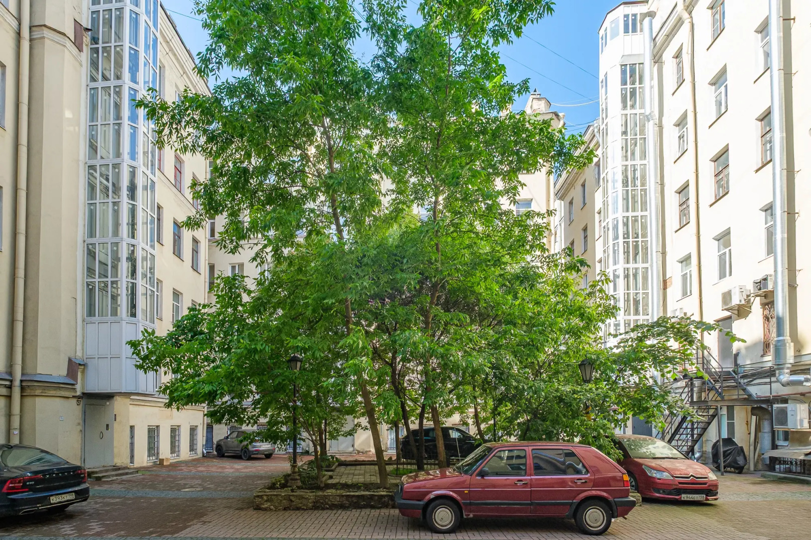 Апартаменты Две Спальни и Гостиная у Московского Вокзала для 8 Гостей