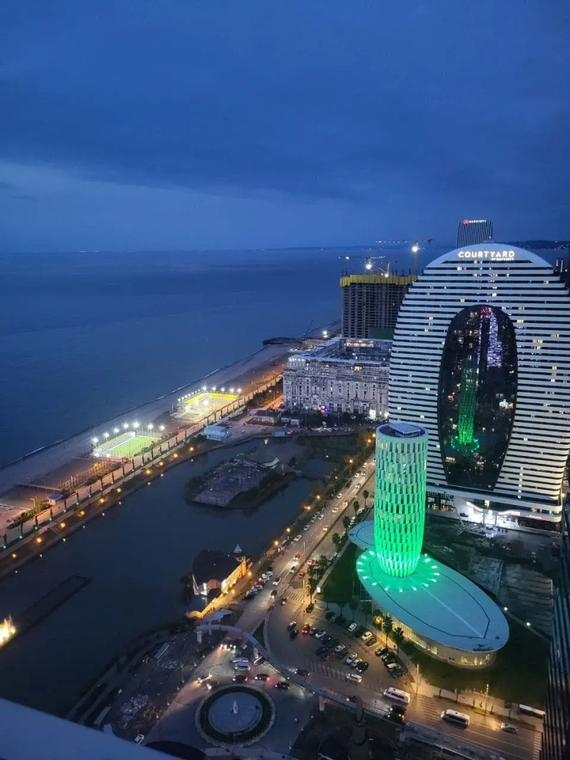 Апарт-отель Orbi City аппартаменты с прекрасным видом на море и город