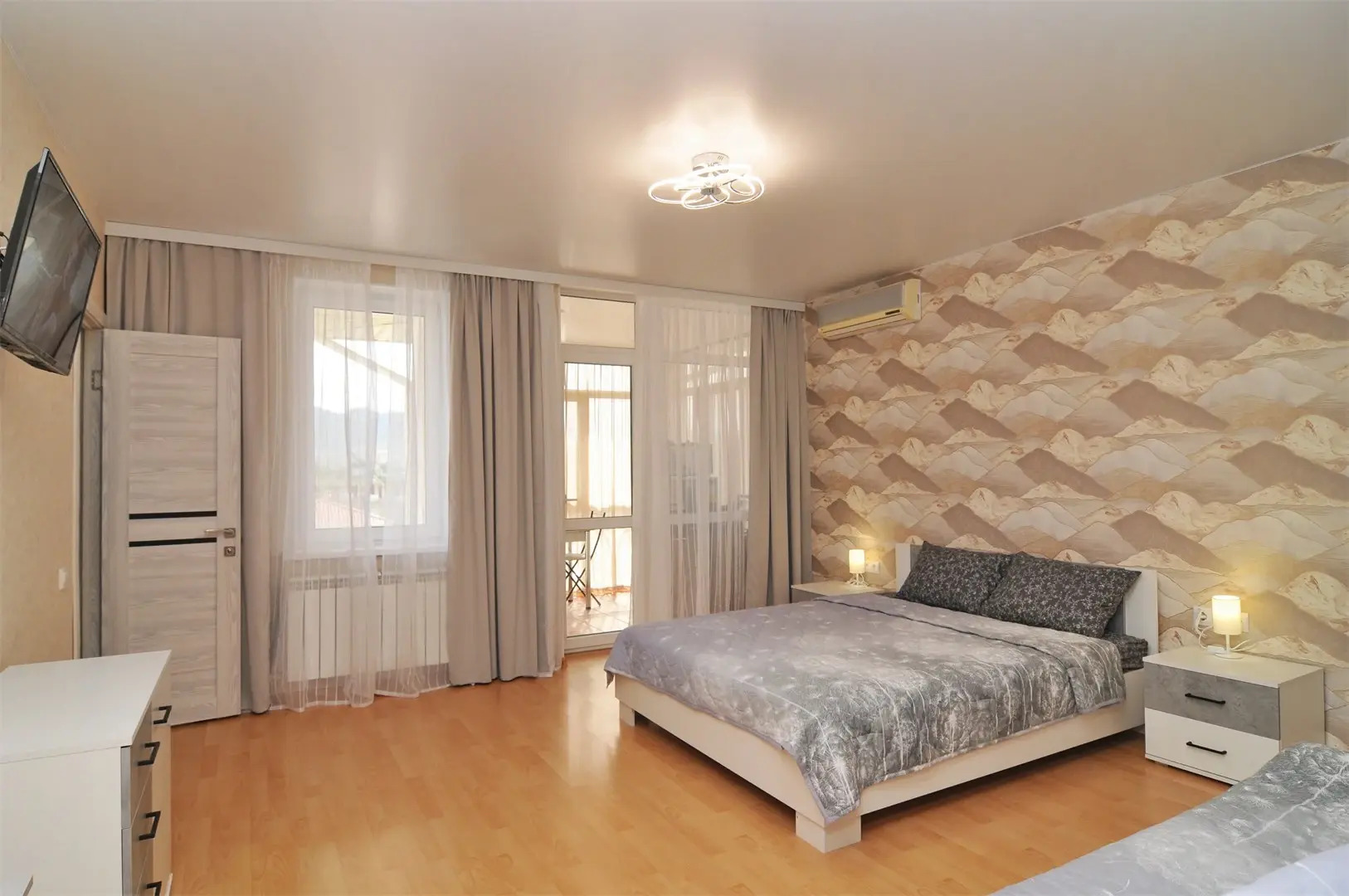 Апартаменты №8 Стандарт улучшенный, 2 линия, боковой вид на море (4чел)