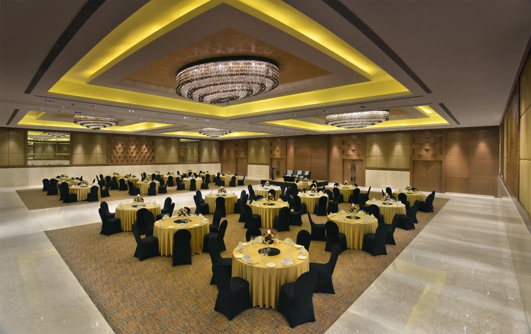 Отель The Lalit Chandigarh