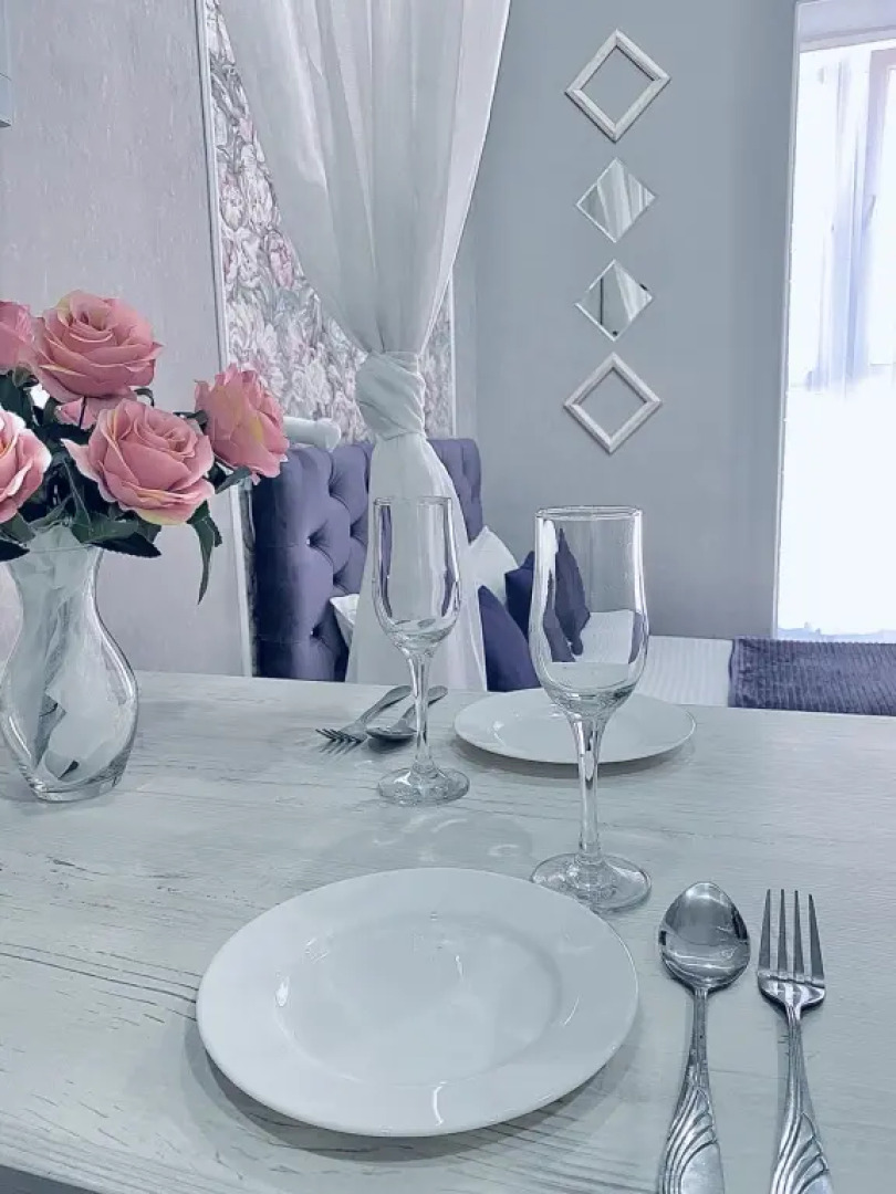 Стильная студия Фиолет возле парка и лебединого озера