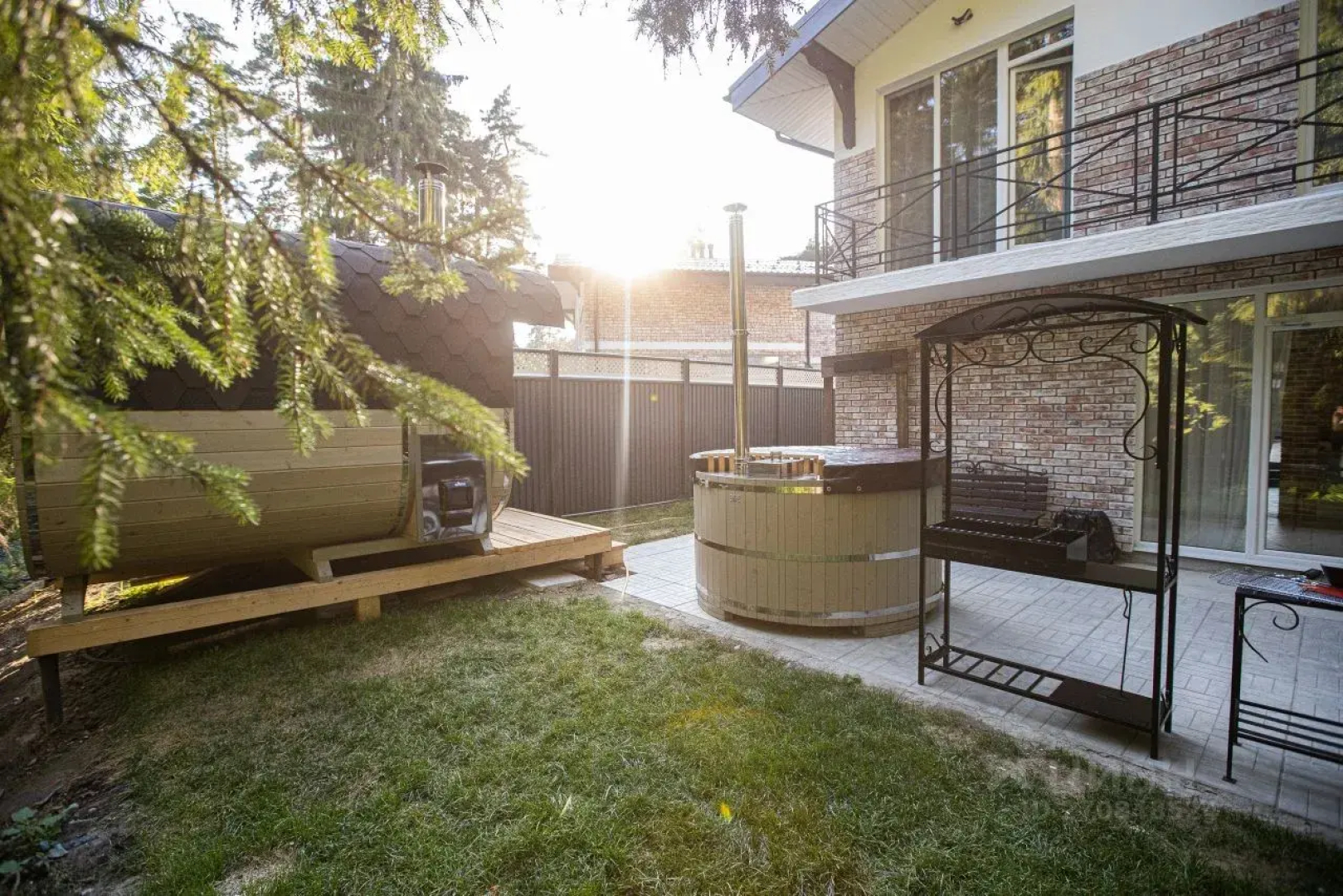 Частный дом у Реки с Баней