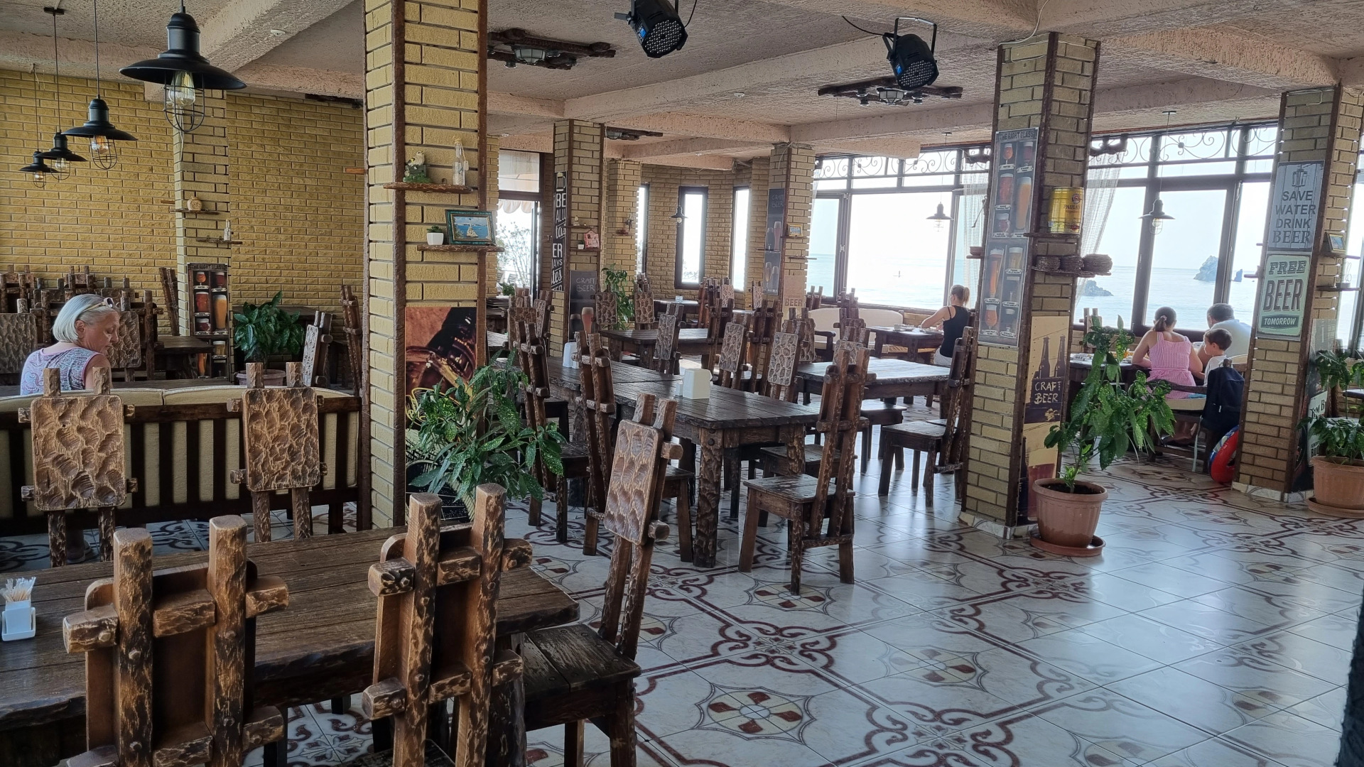 Курортный отель Корона