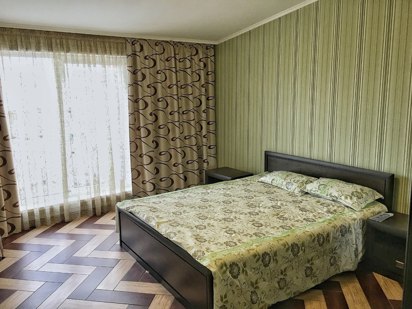 Двухкомнатная квартира с балконами на Набережной Ялты