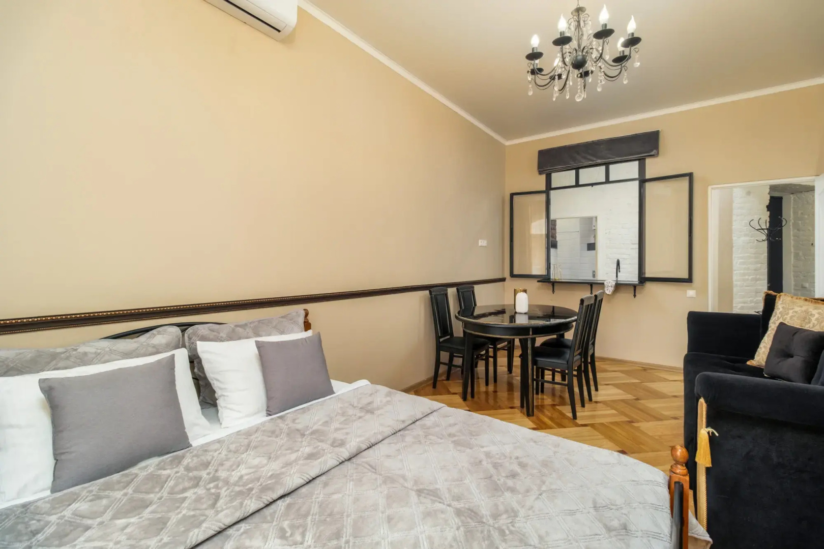 Апартаменты Лофт у Площади Восстания 5 спален