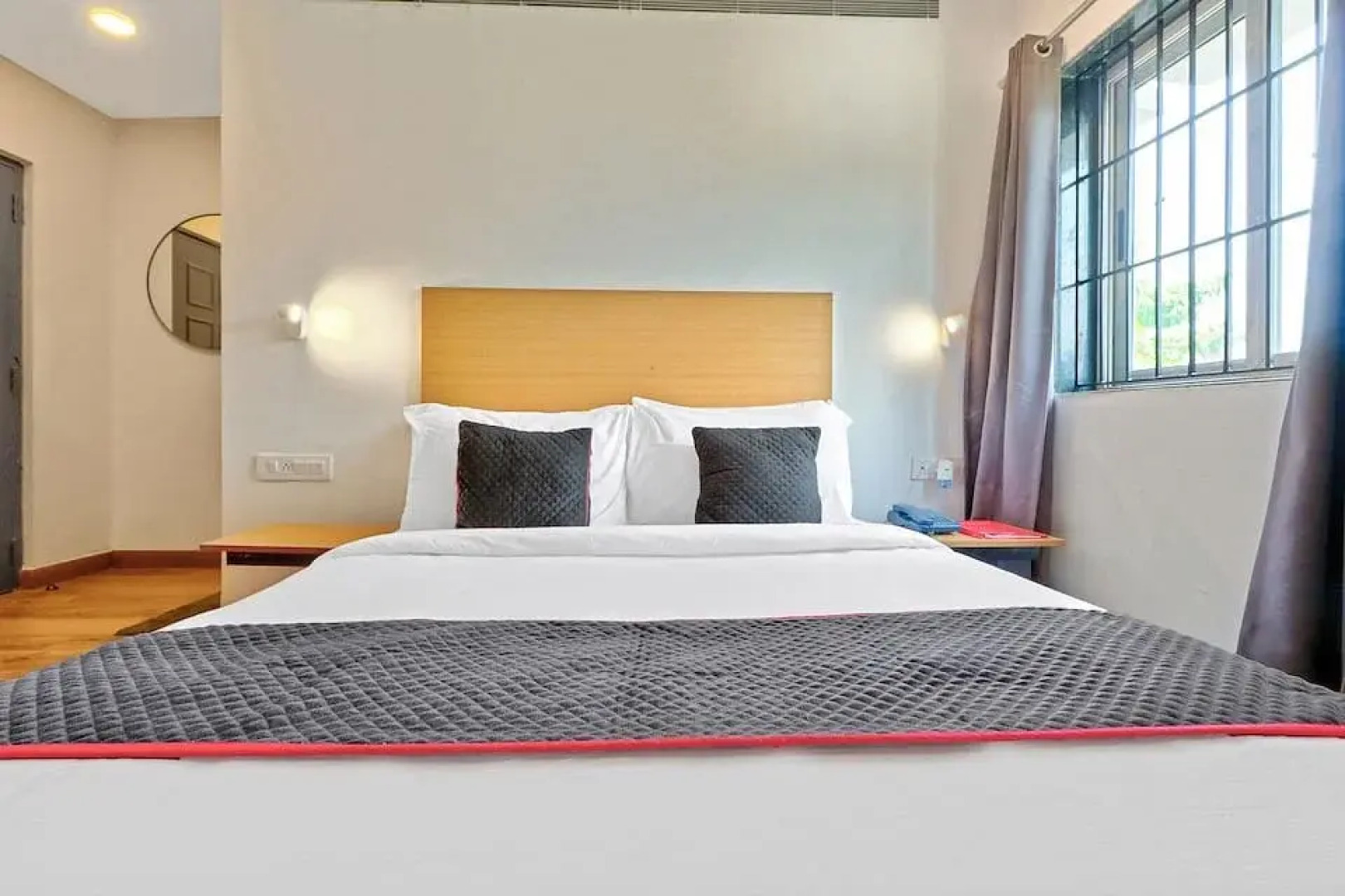 Отель Consulate By Book Meri