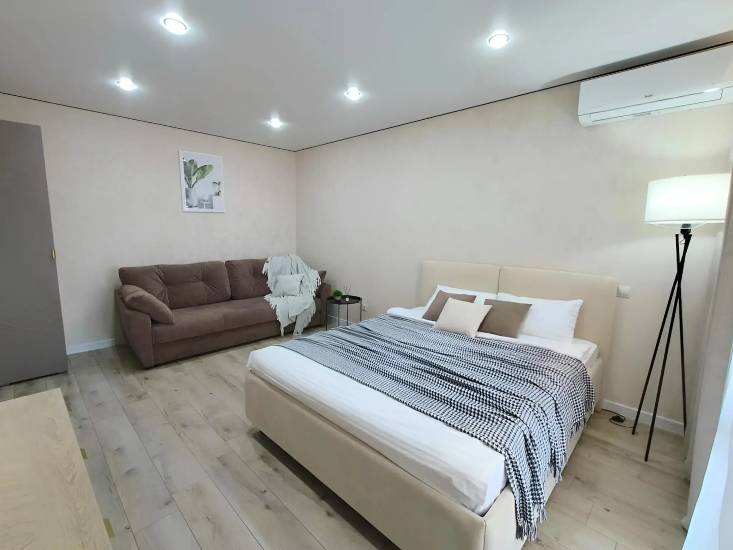 Квартира 6 местная с новым ремонтом около метро Горки парка и ТЦ