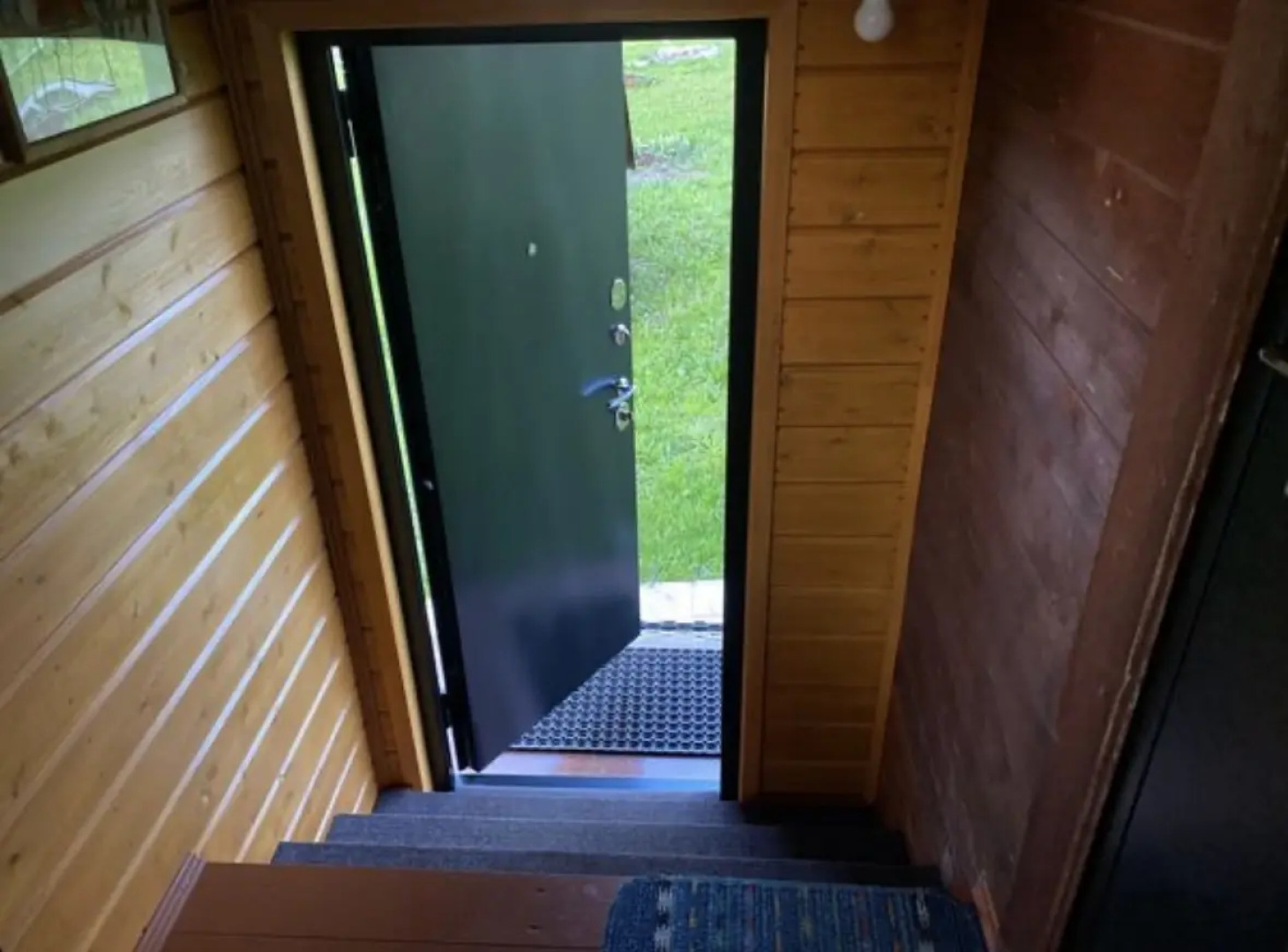 Частный дом у речки для семейного отдыха